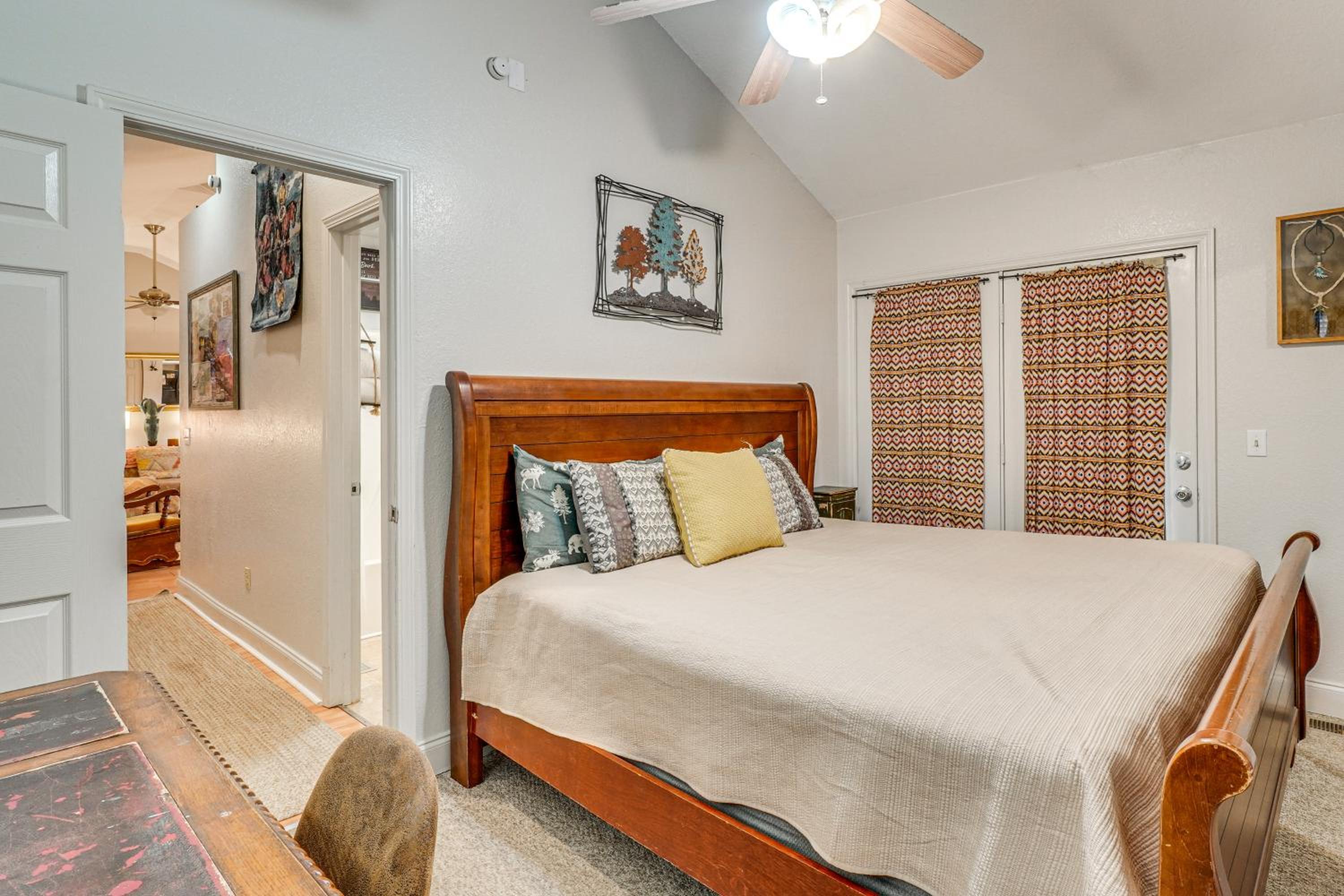 Prime Location! Peaceful Gatlinburg Stay with Deck