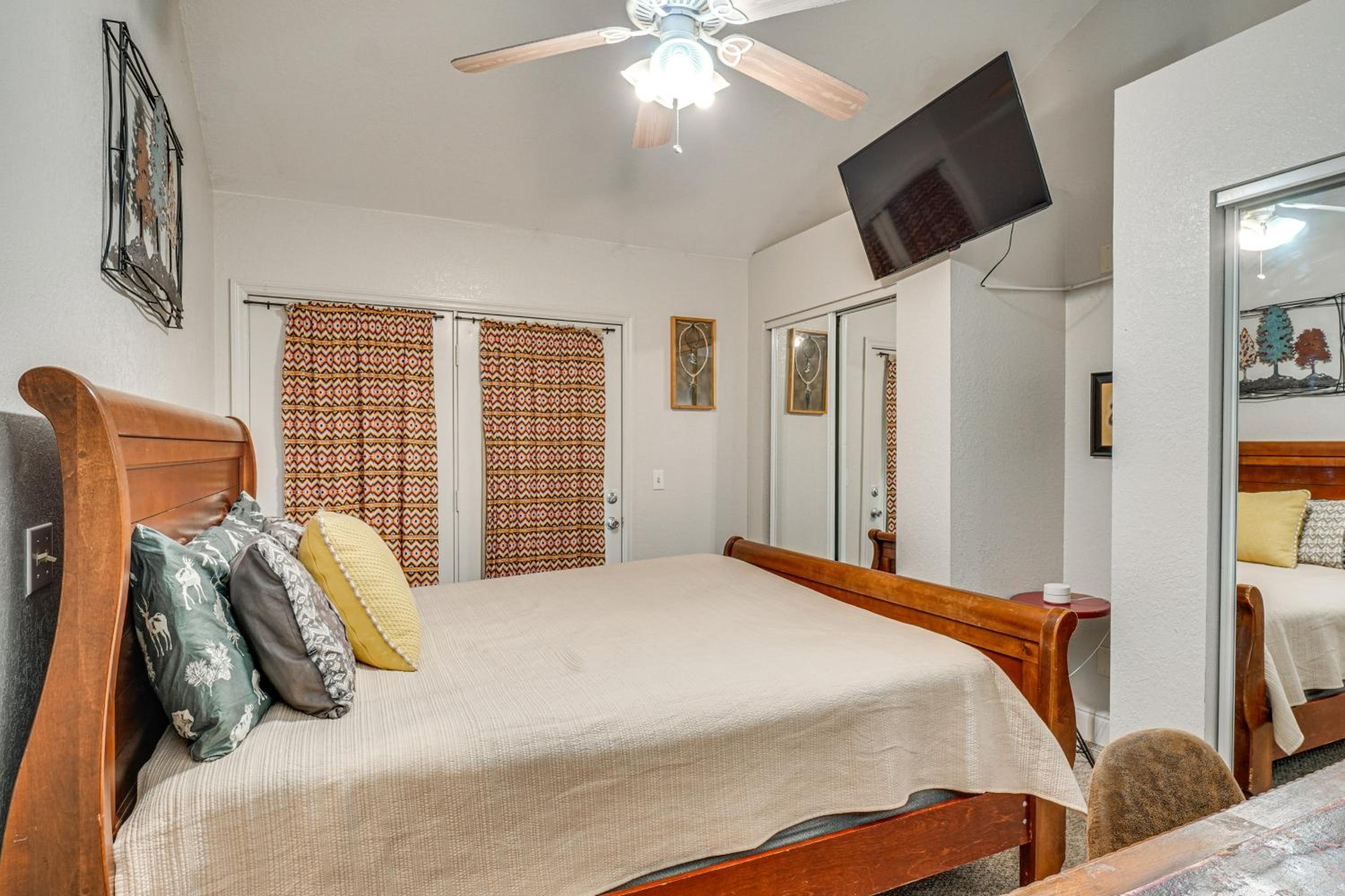 Prime Location! Peaceful Gatlinburg Stay with Deck