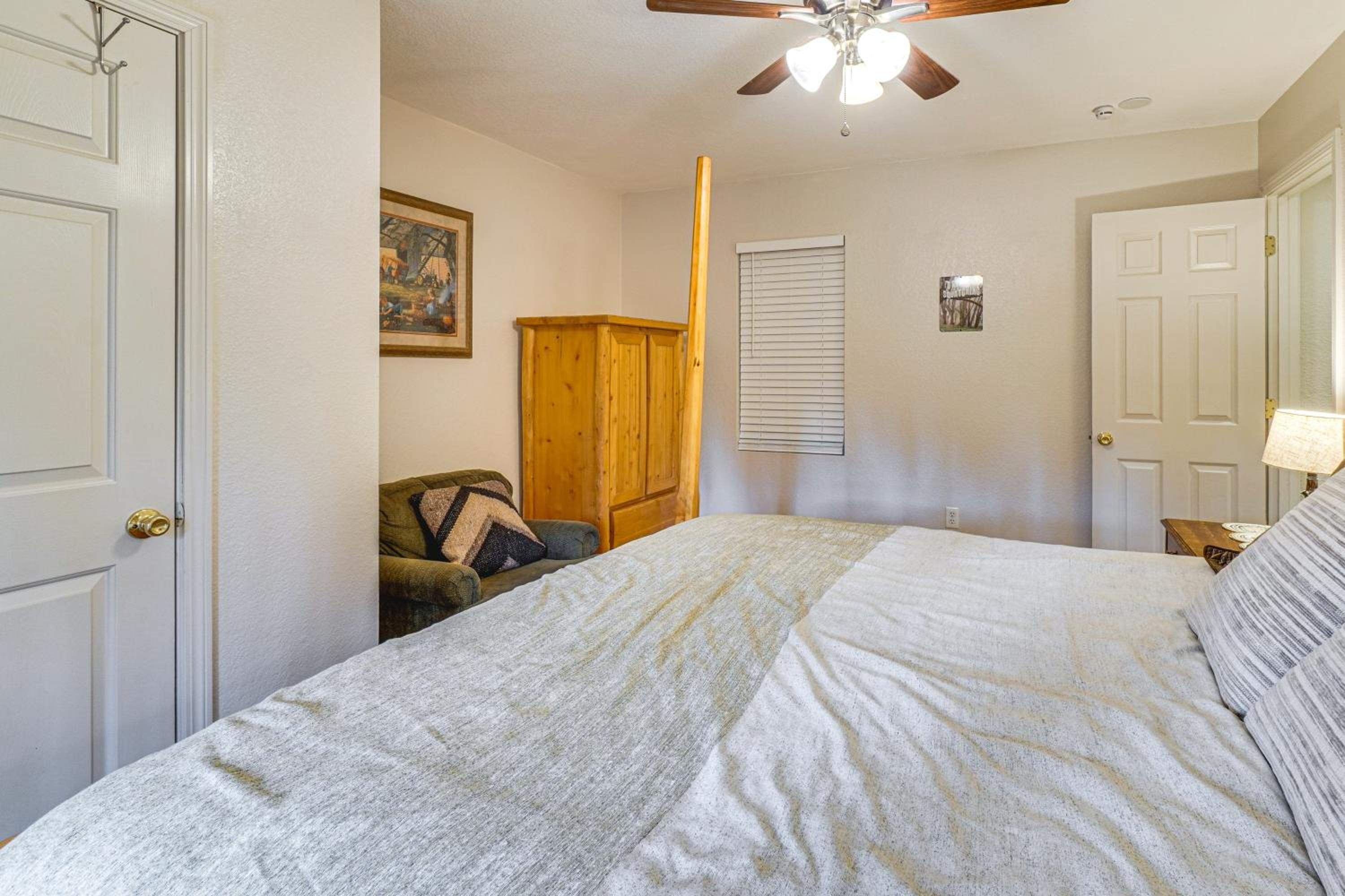 Newly Remodeled Mtn-View Retreat Private Hot Tub