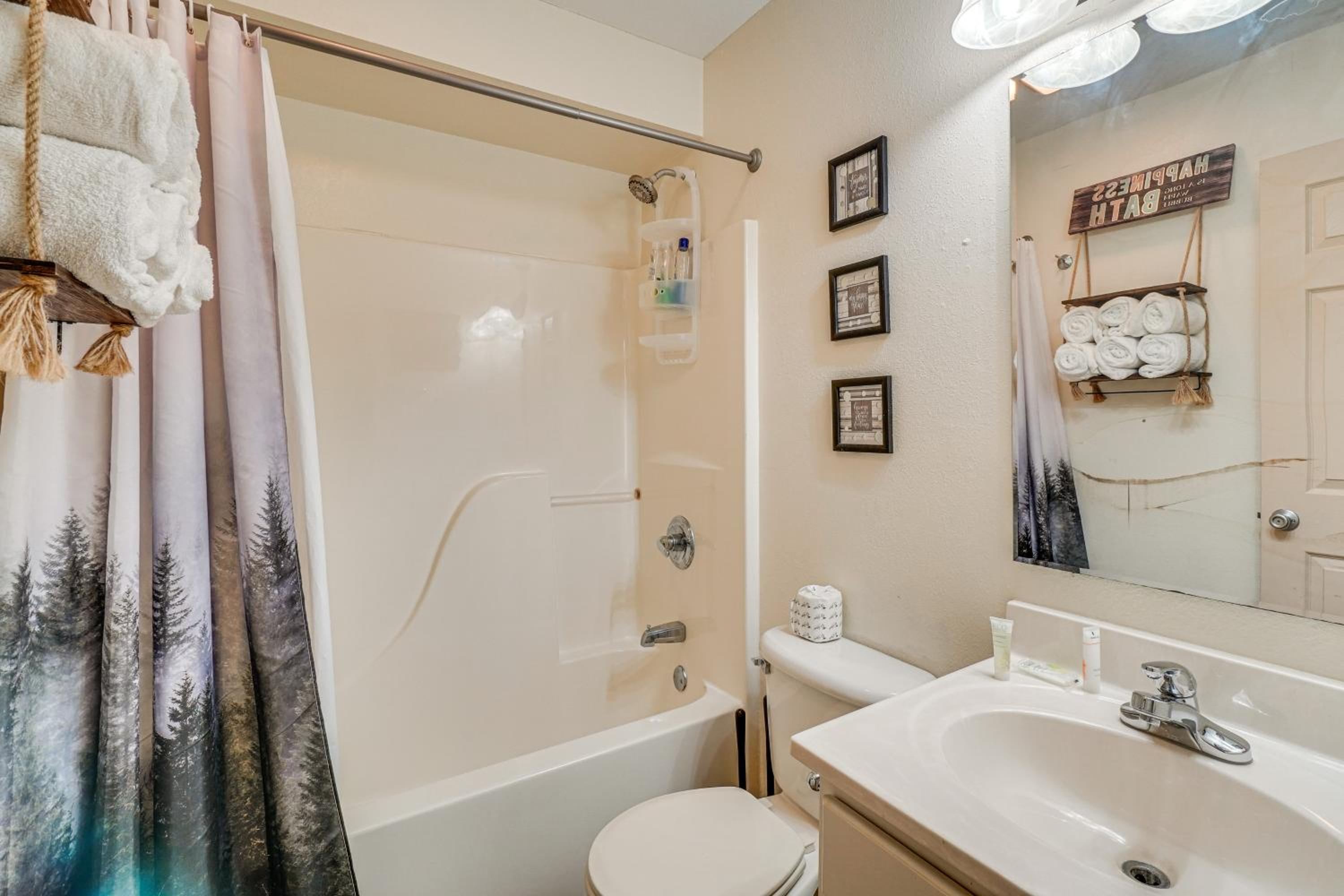 Prime Location! Peaceful Gatlinburg Stay with Deck