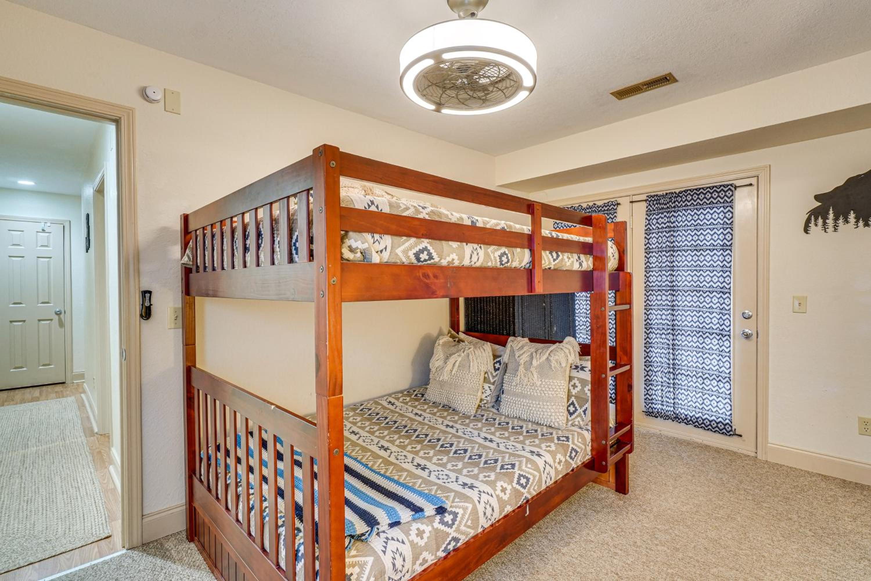 Prime Location! Peaceful Gatlinburg Stay with Deck