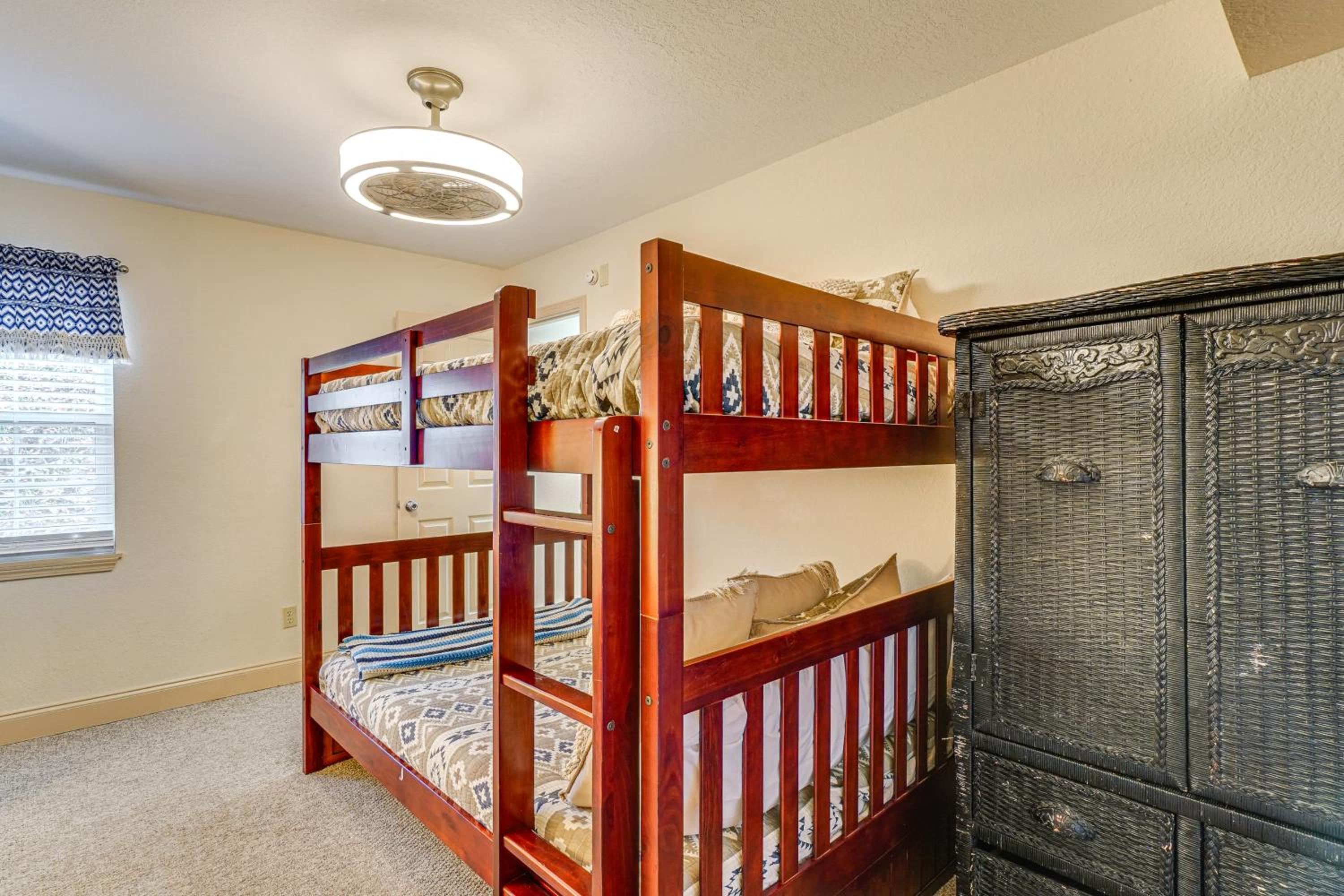 Prime Location! Peaceful Gatlinburg Stay with Deck