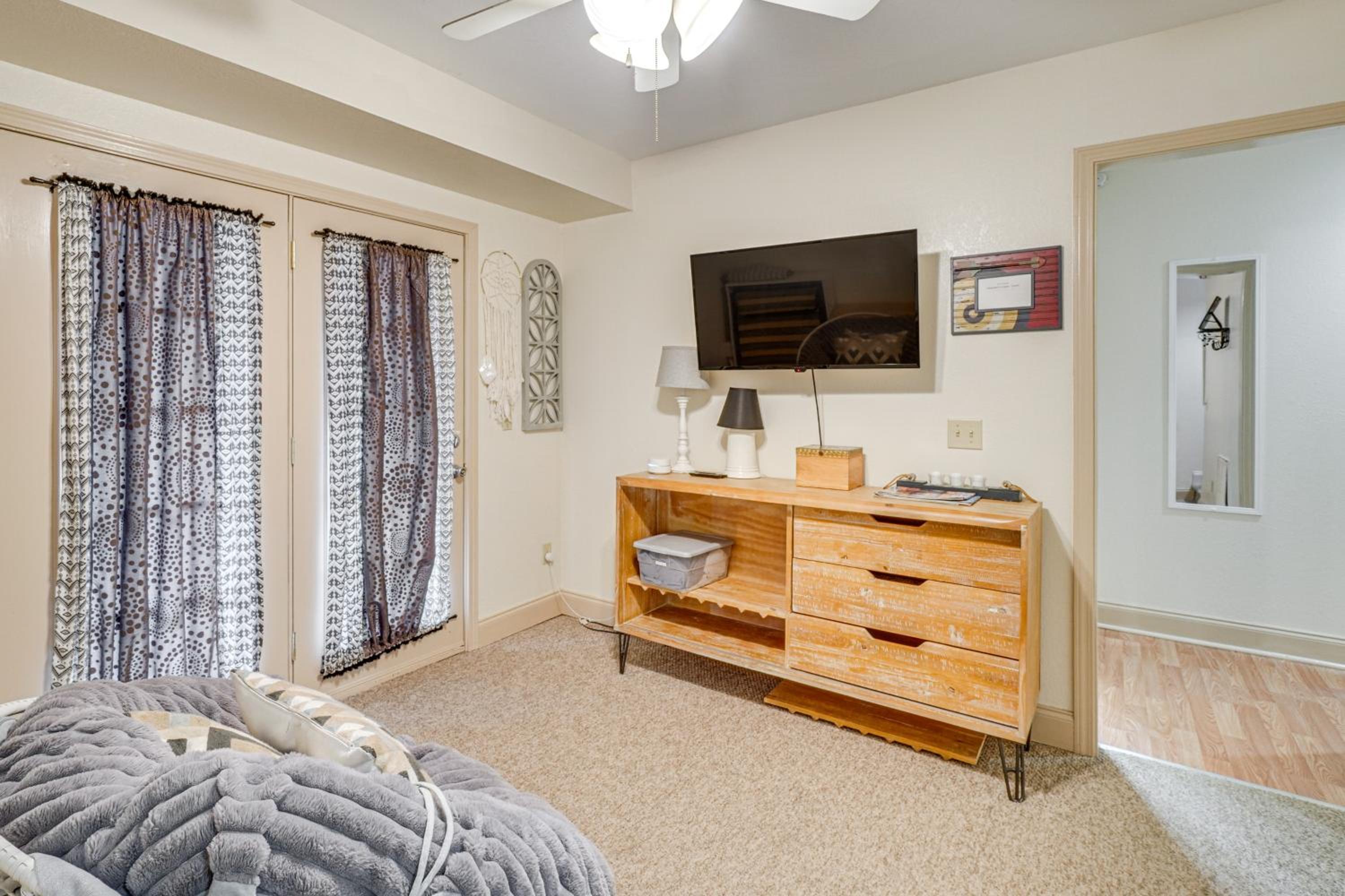 Prime Location! Peaceful Gatlinburg Stay with Deck