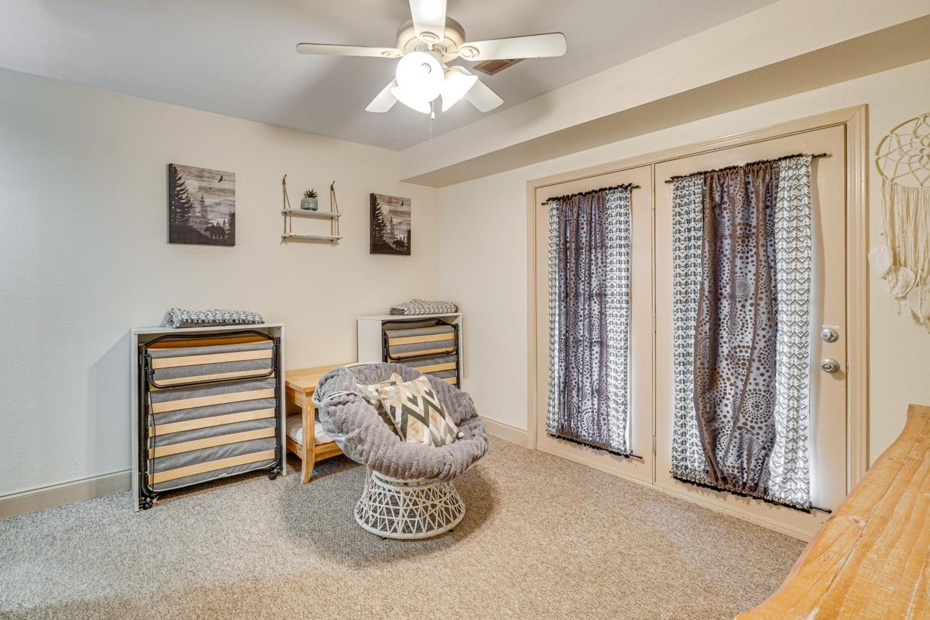 Prime Location! Peaceful Gatlinburg Stay with Deck