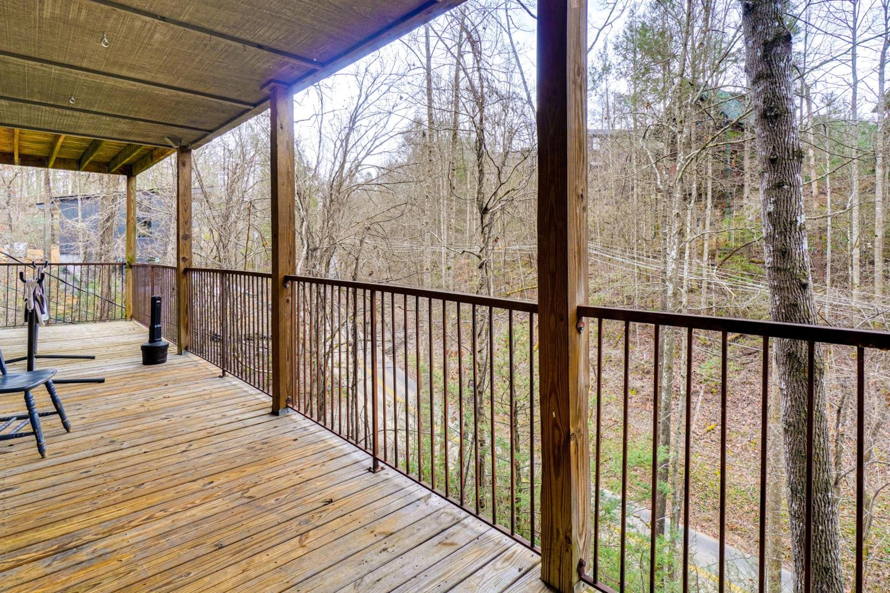Prime Location! Peaceful Gatlinburg Stay with Deck