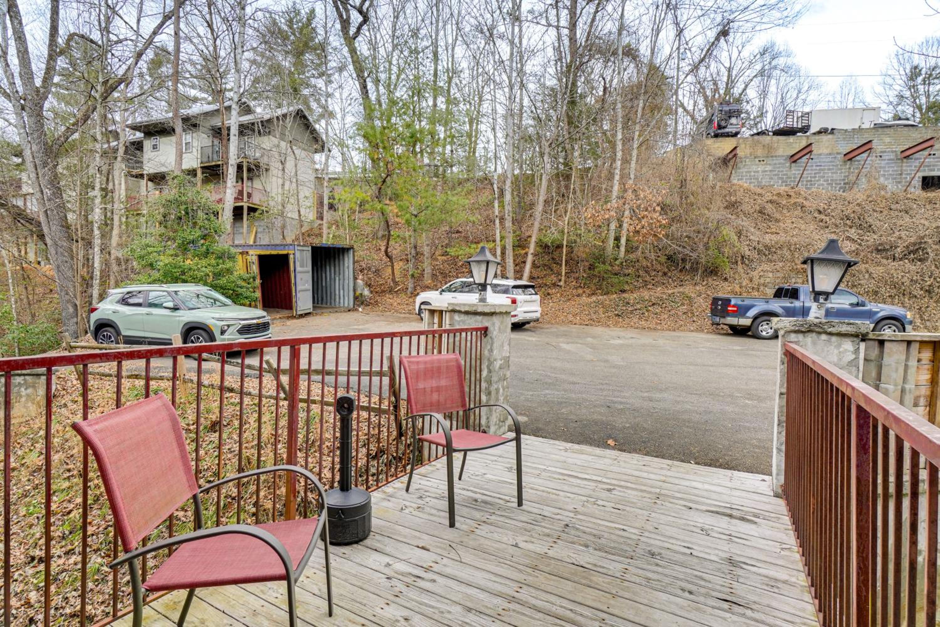 Prime Location! Peaceful Gatlinburg Stay with Deck