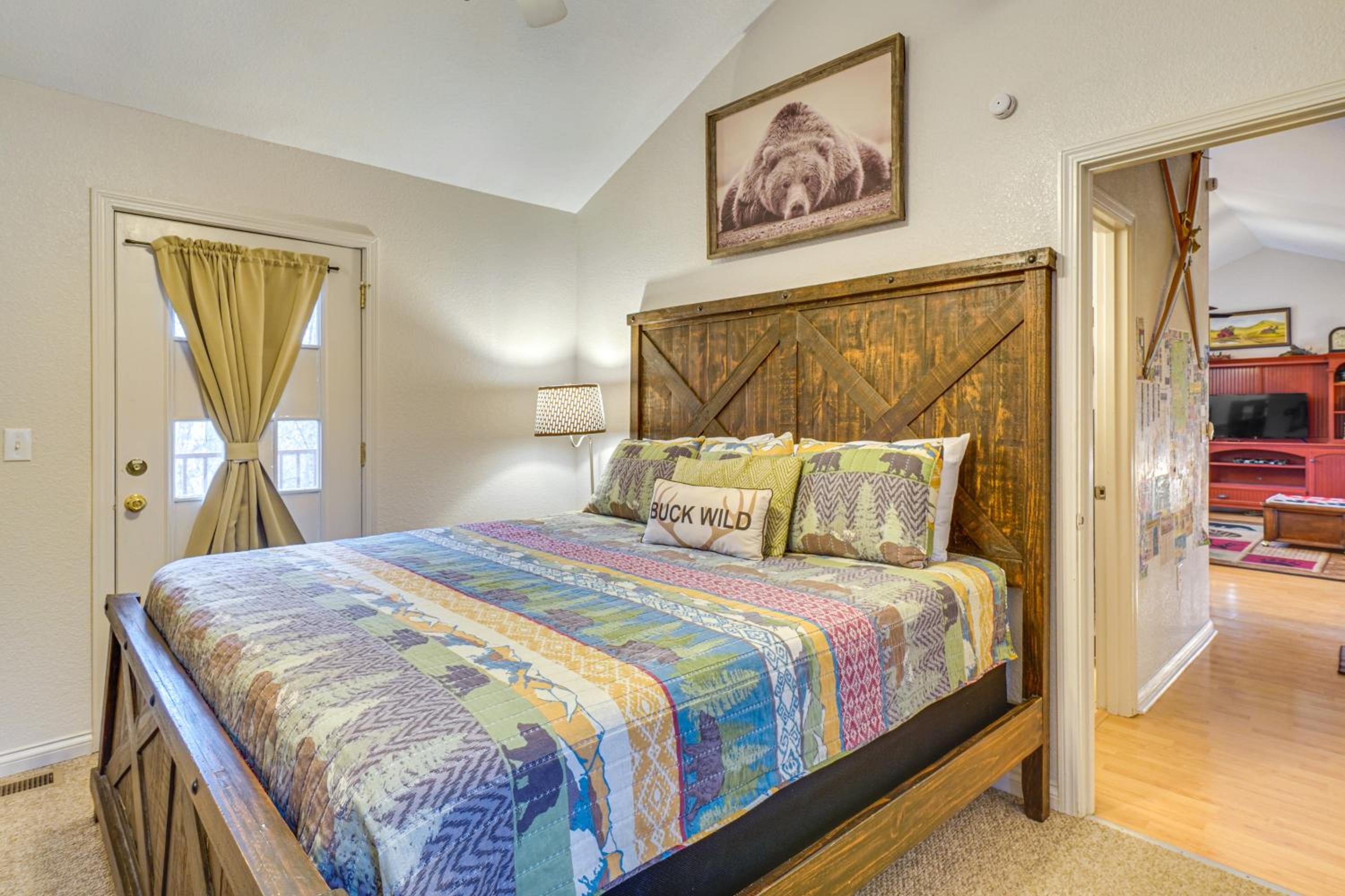 Walk to Galleries Gatlinburg Stay with Mtn Views