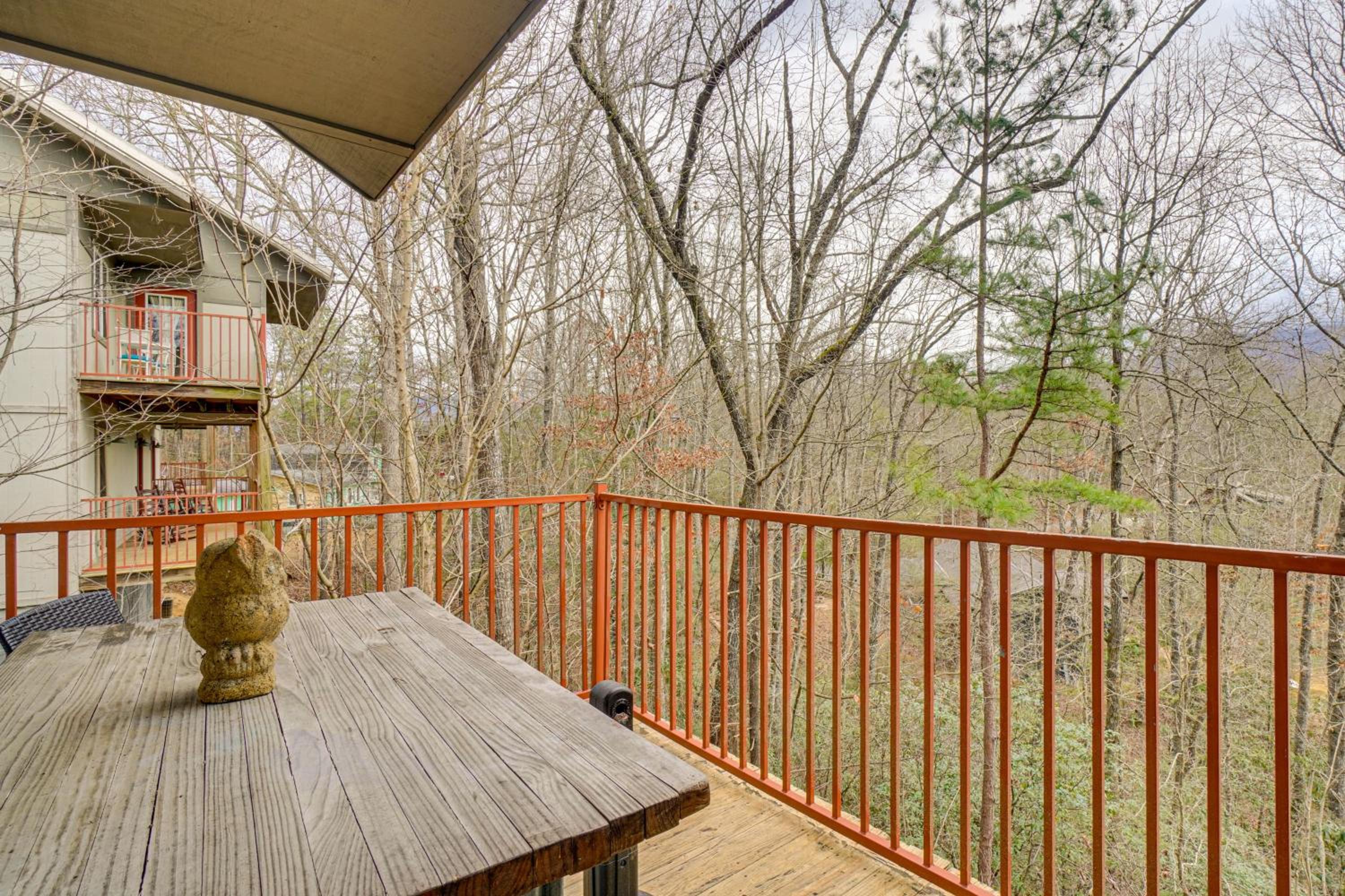 6 Mi to Great Smoky Mtn Natl Park! Home with Views