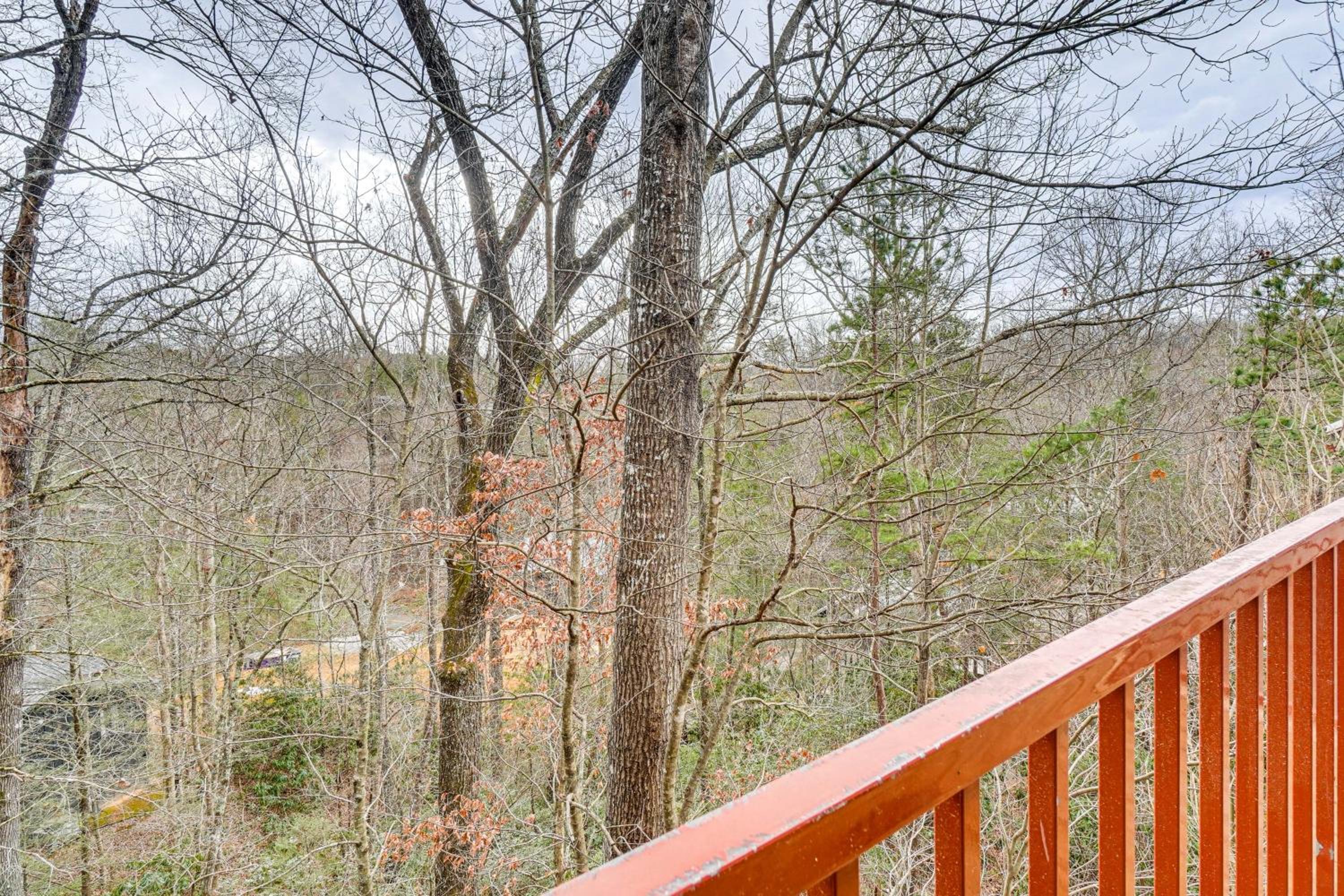 Walk to Galleries Gatlinburg Stay with Mtn Views