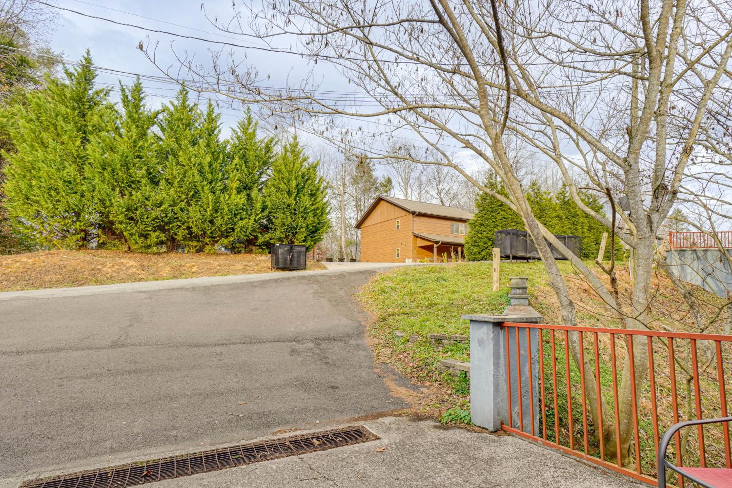 6 Mi to Great Smoky Mtn Natl Park! Home with Views