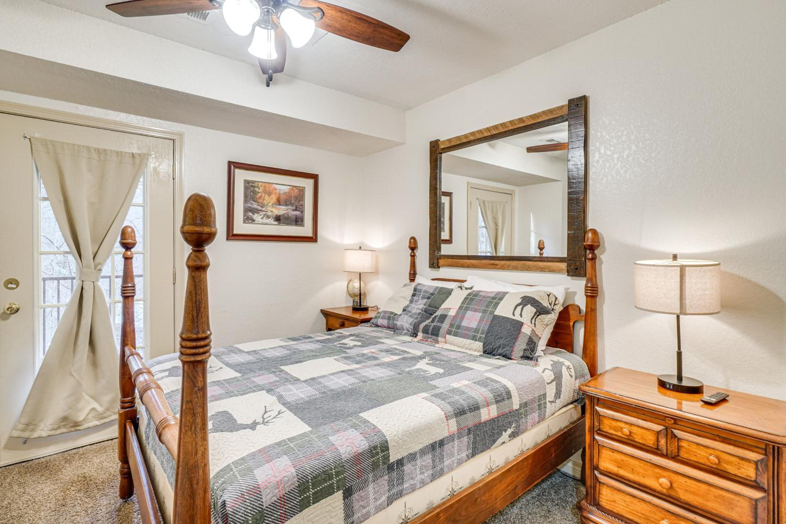 Smokies-View Escape in the Arts and Crafts Community