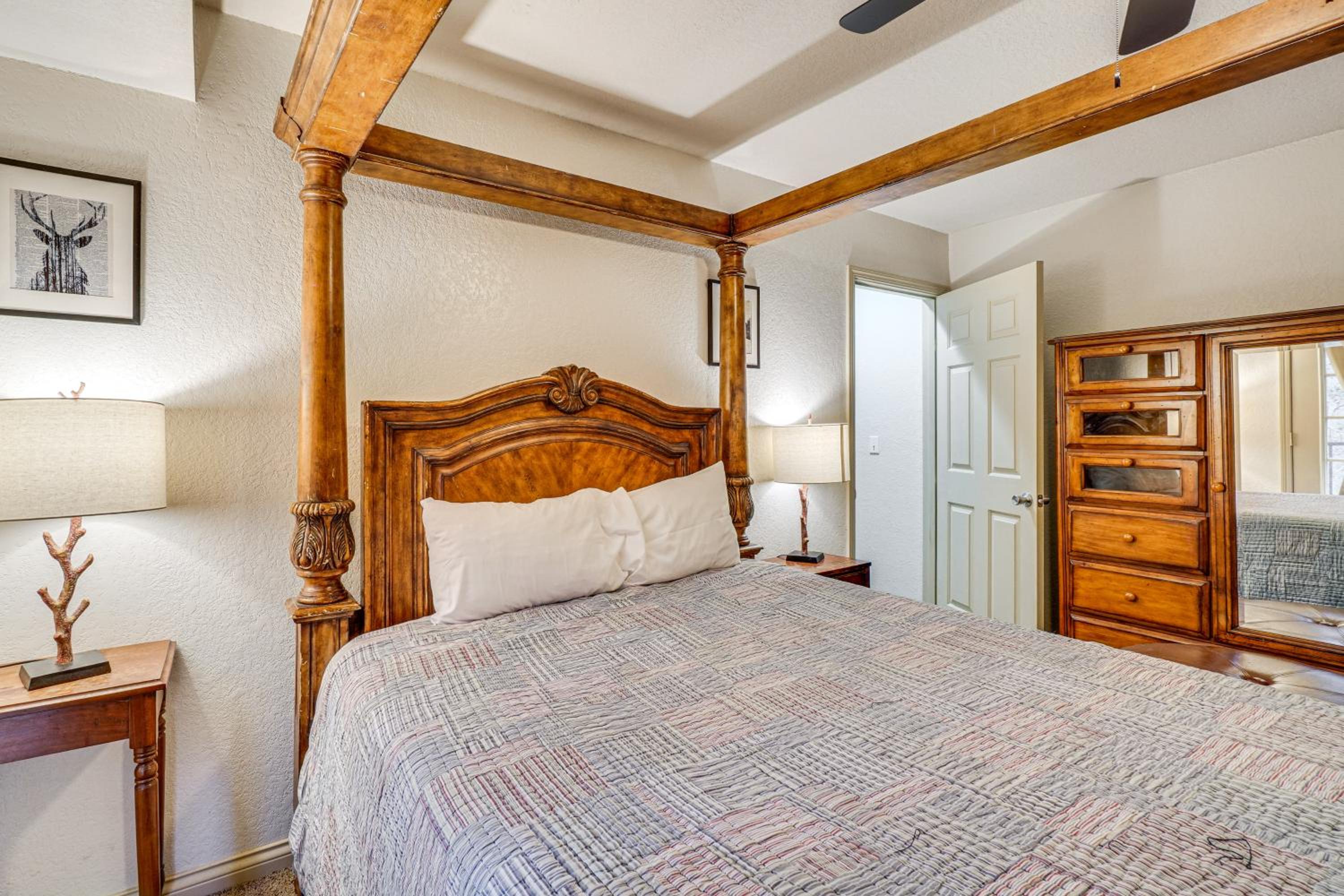 Smokies-View Escape in the Arts and Crafts Community