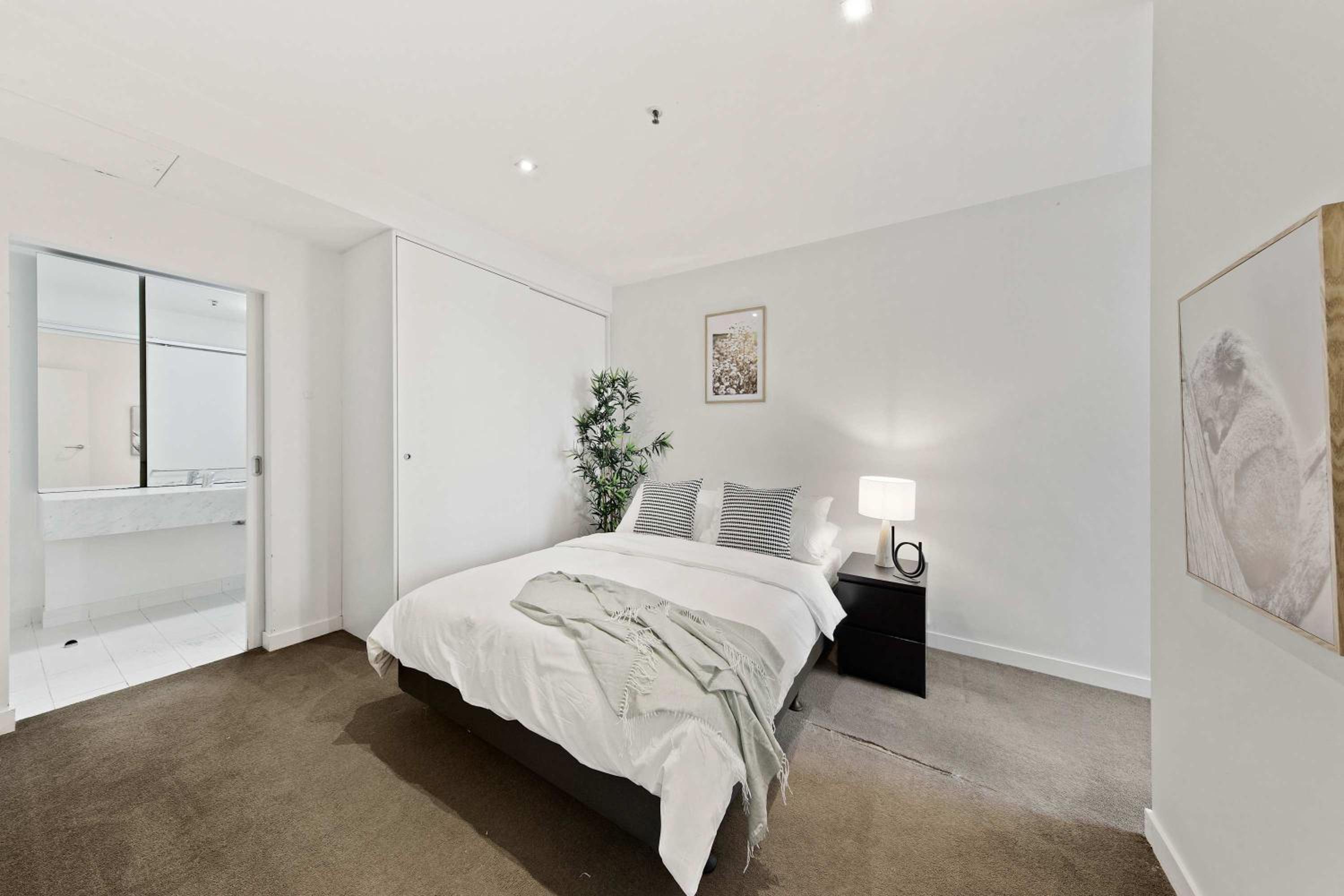 Stylish QV 2BR City Stay & Views
