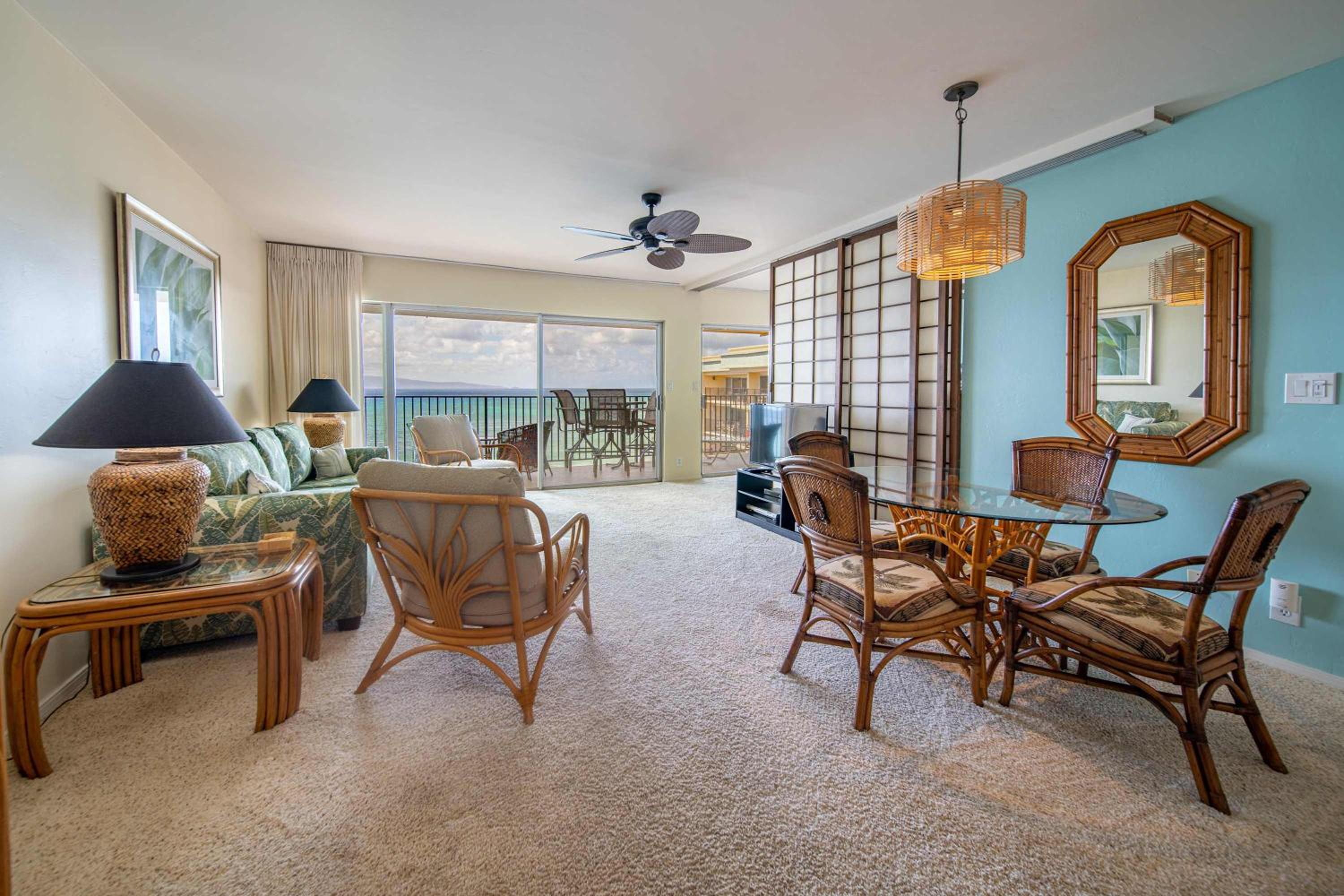 2 Kings Top Floor Oceanfront Big Lanai Views from the Top