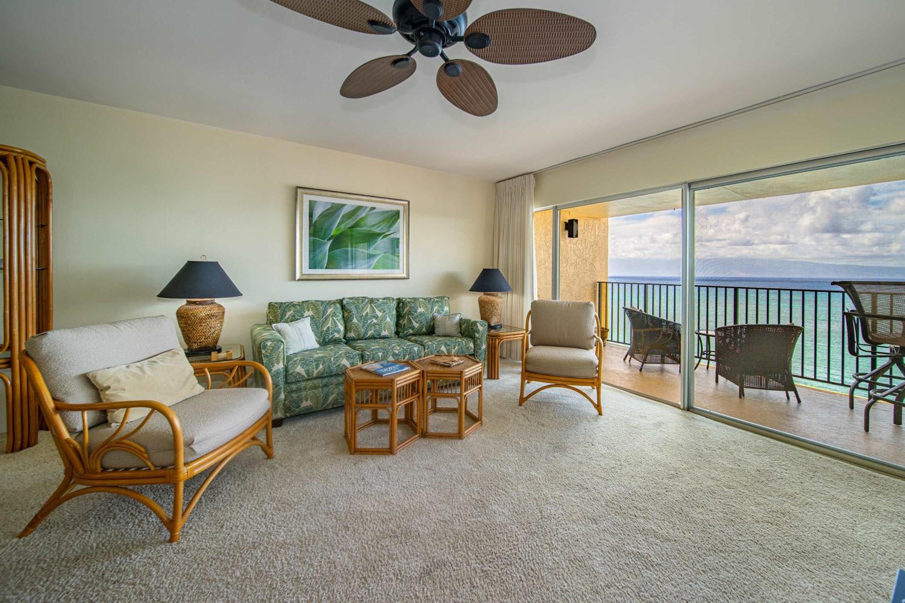 2 Kings Top Floor Oceanfront Big Lanai Views from the Top