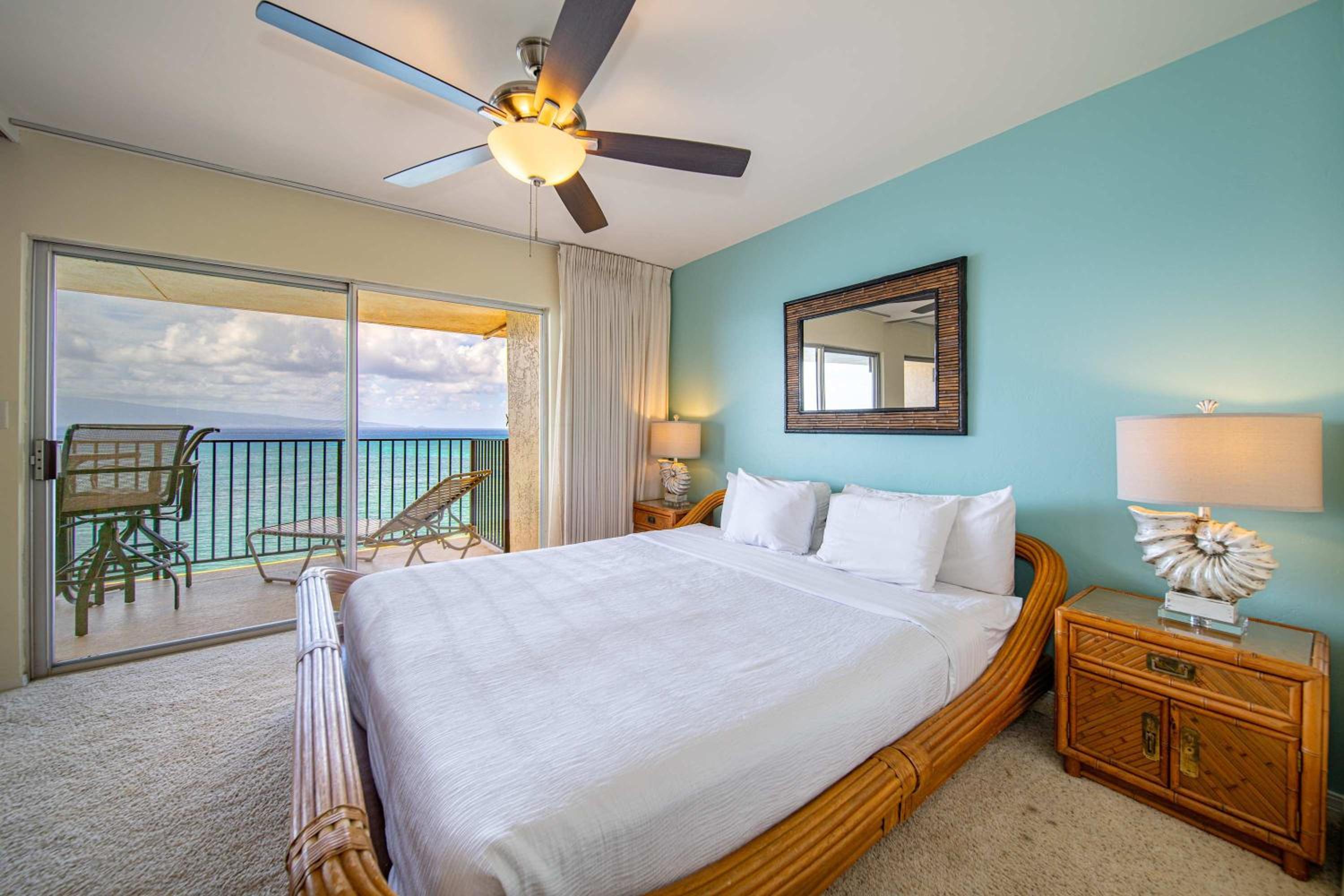 2 Kings Top Floor Oceanfront Big Lanai Views from the Top