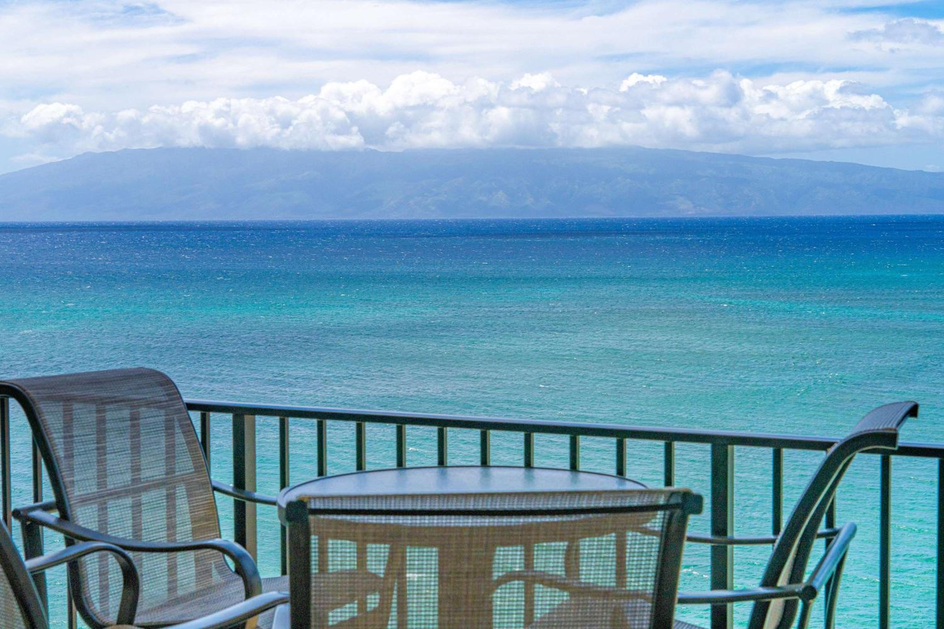 2 Kings Top Floor Oceanfront Big Lanai Views from the Top