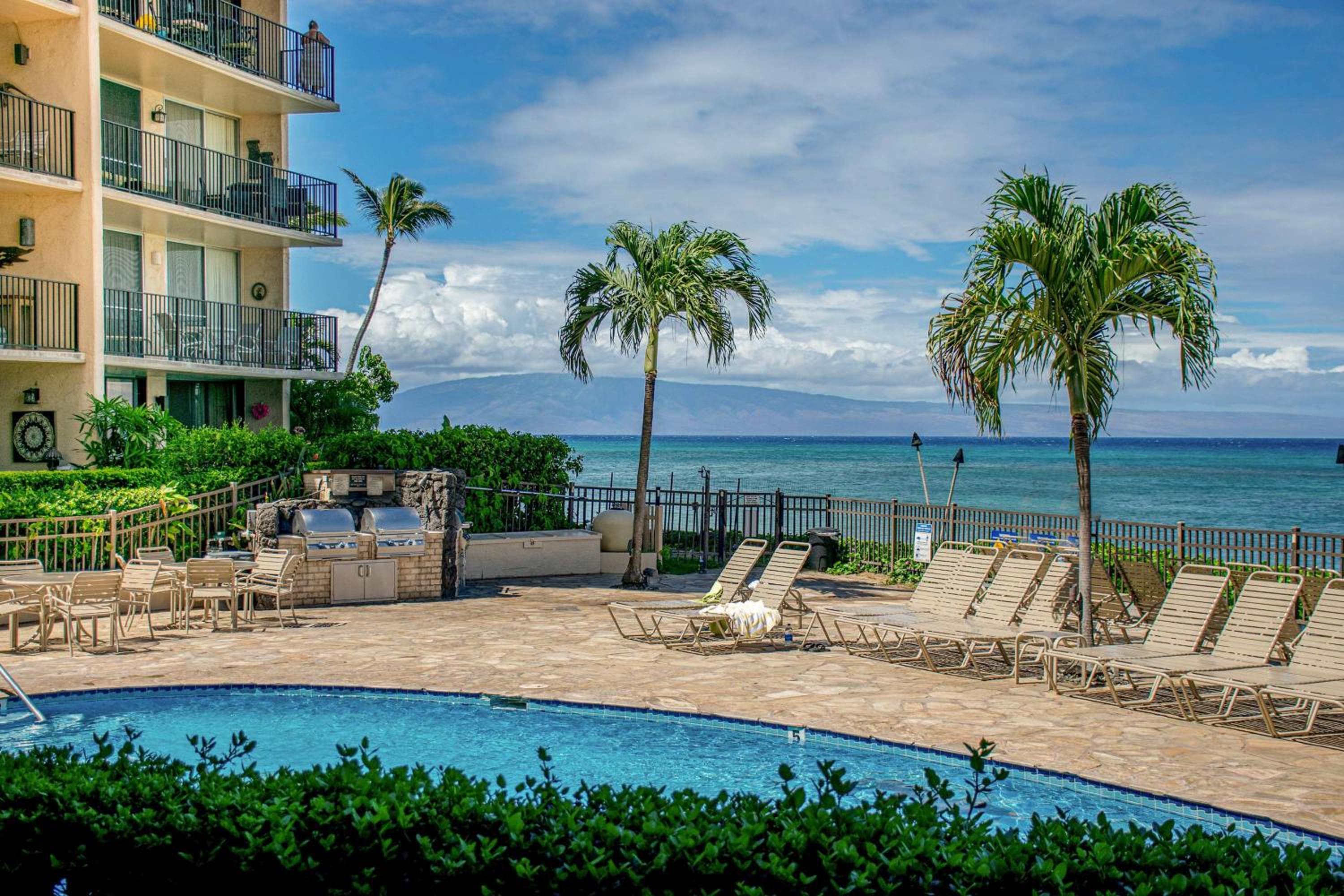 2 Kings Top Floor Oceanfront Big Lanai Views from the Top