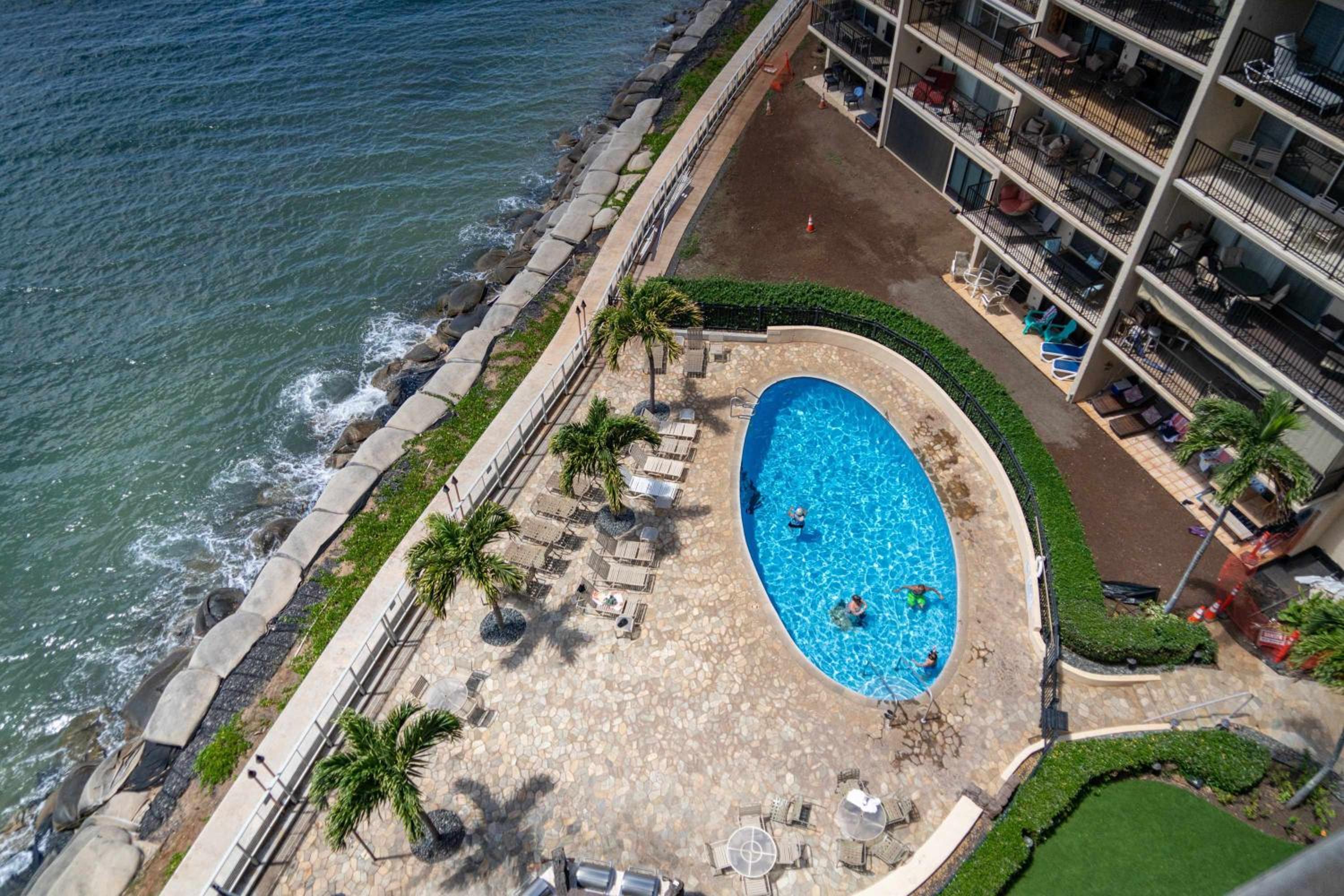 2 Kings Top Floor Oceanfront Big Lanai Views from the Top