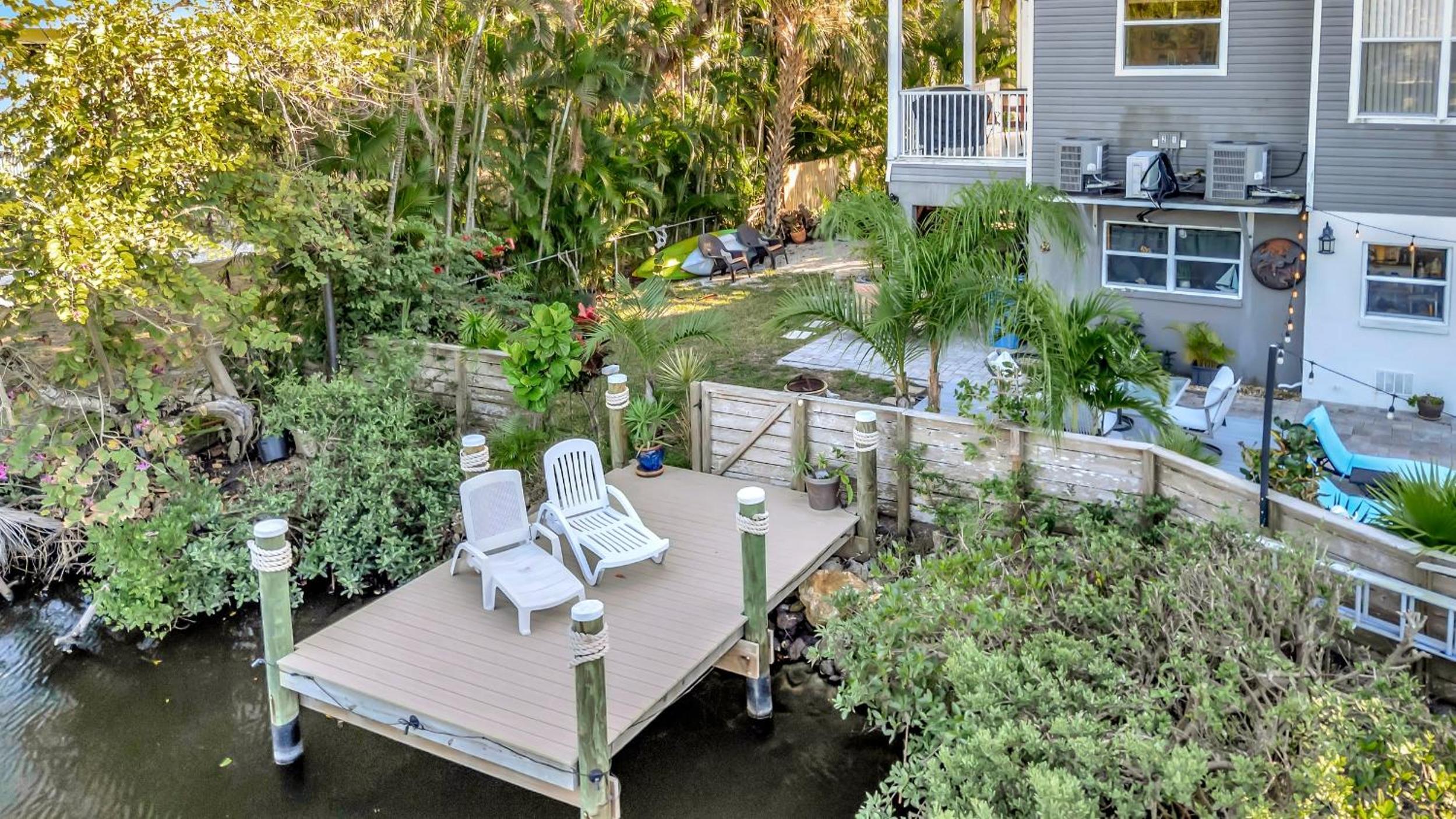 Hot Tub Sleeps 10 Park Your Boat & Trailer