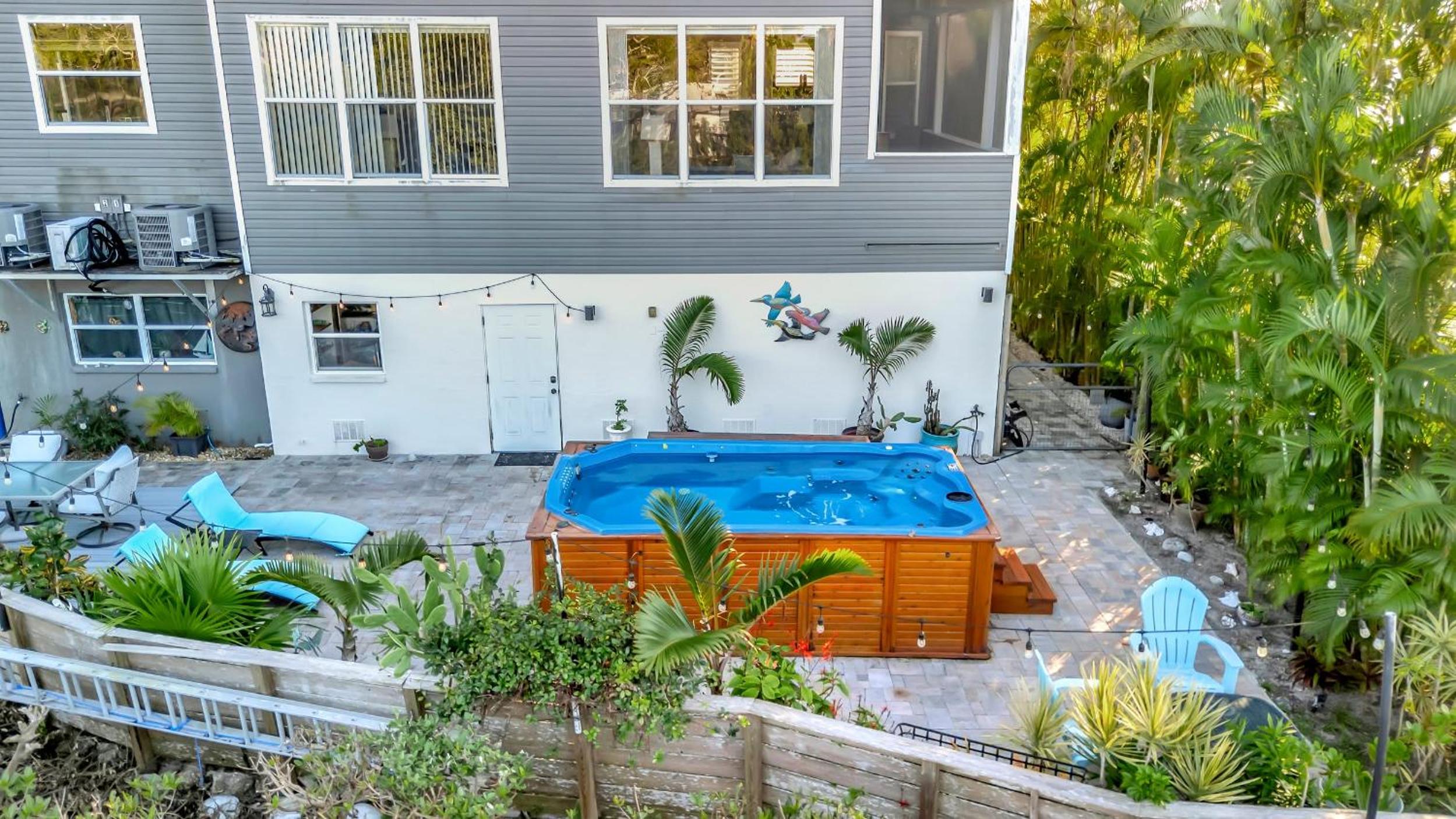 Hot Tub Sleeps 10 Park Your Boat & Trailer