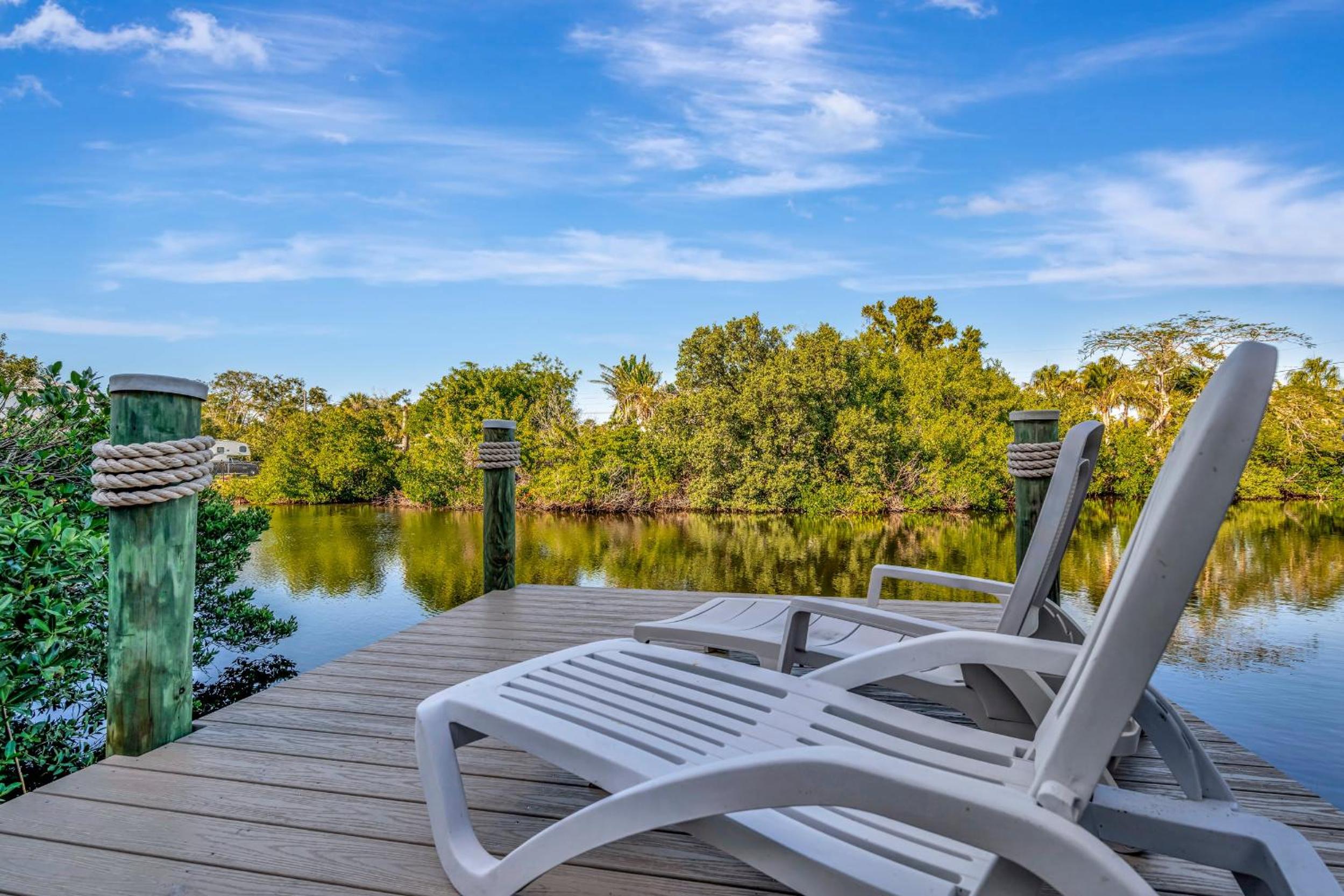 Hot Tub Sleeps 10 Park Your Boat & Trailer