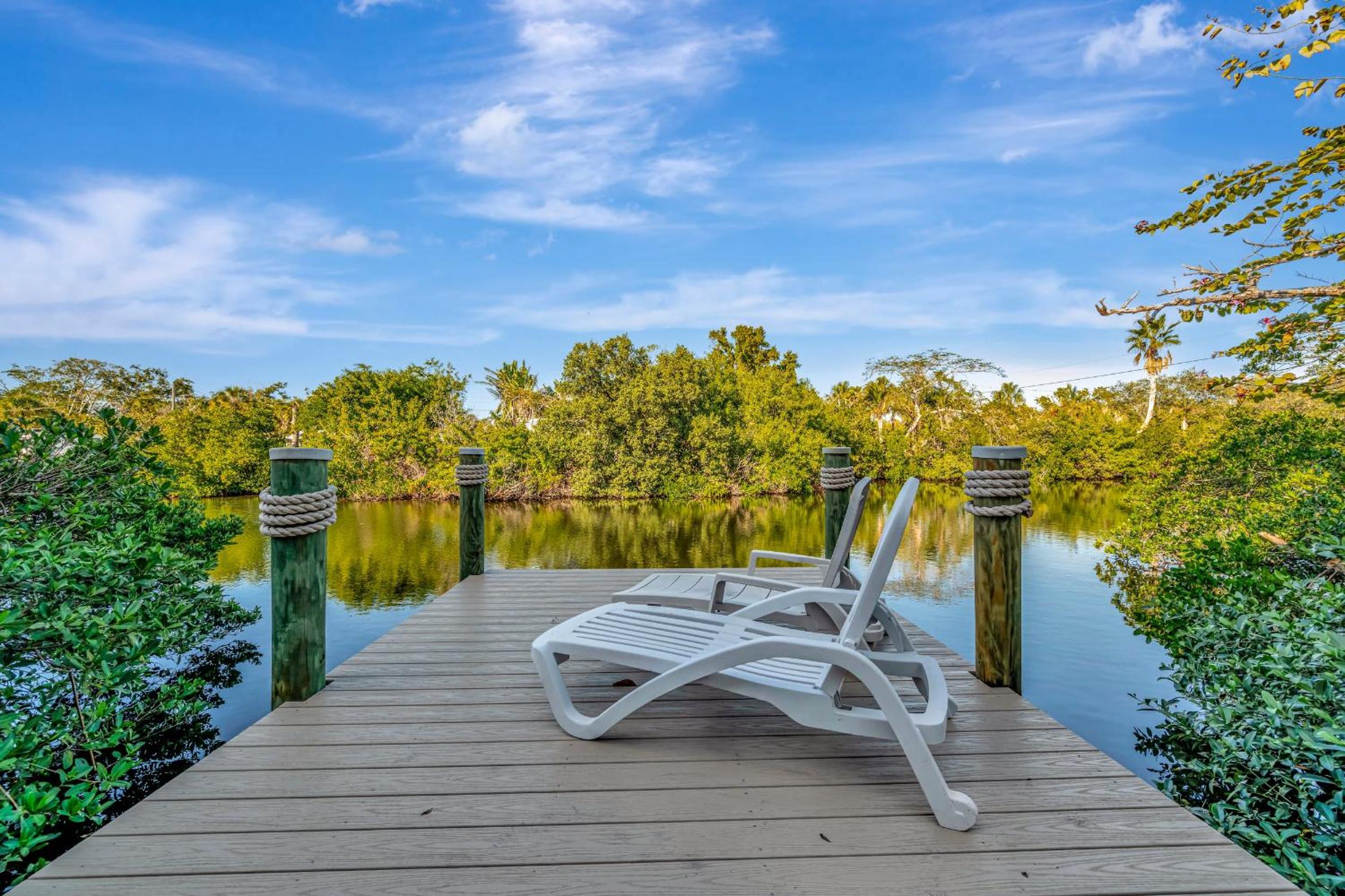 Hot Tub Sleeps 10 Park Your Boat & Trailer
