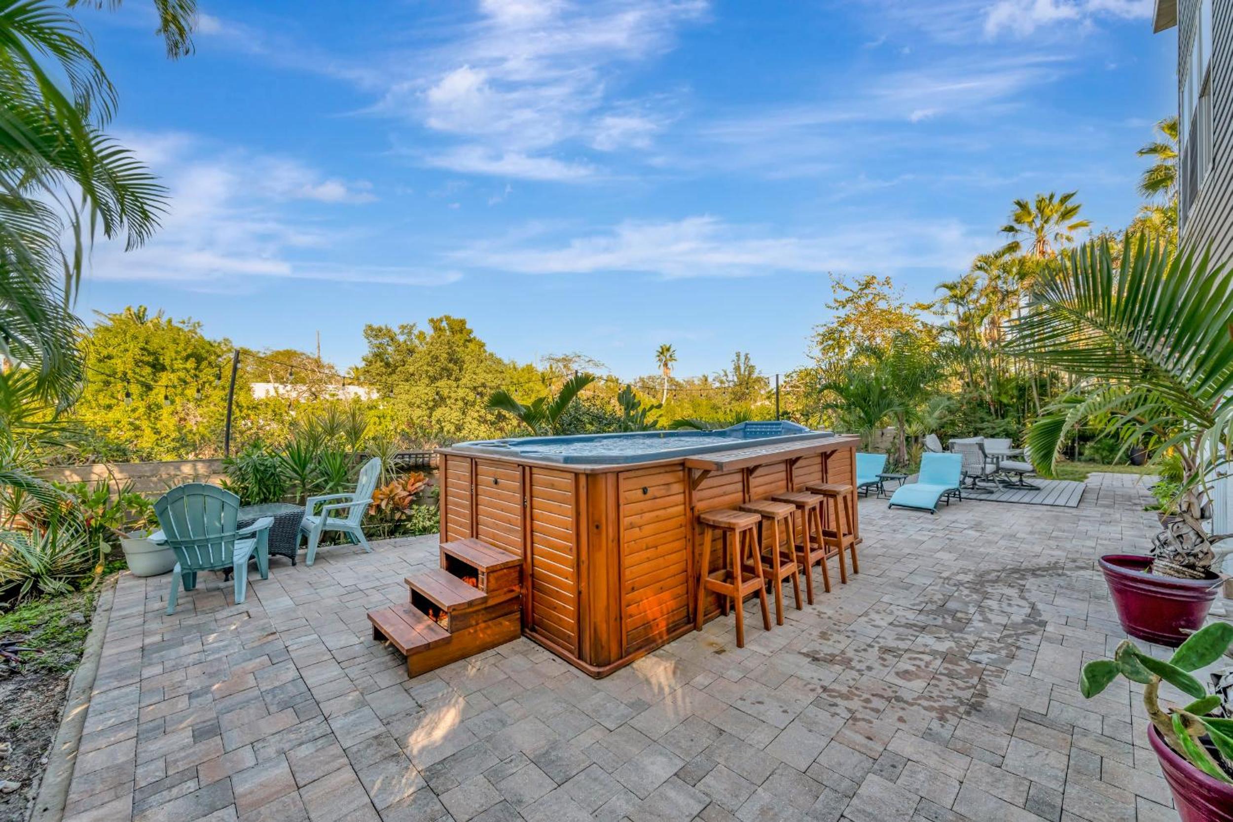 Hot Tub Sleeps 10 Park Your Boat & Trailer