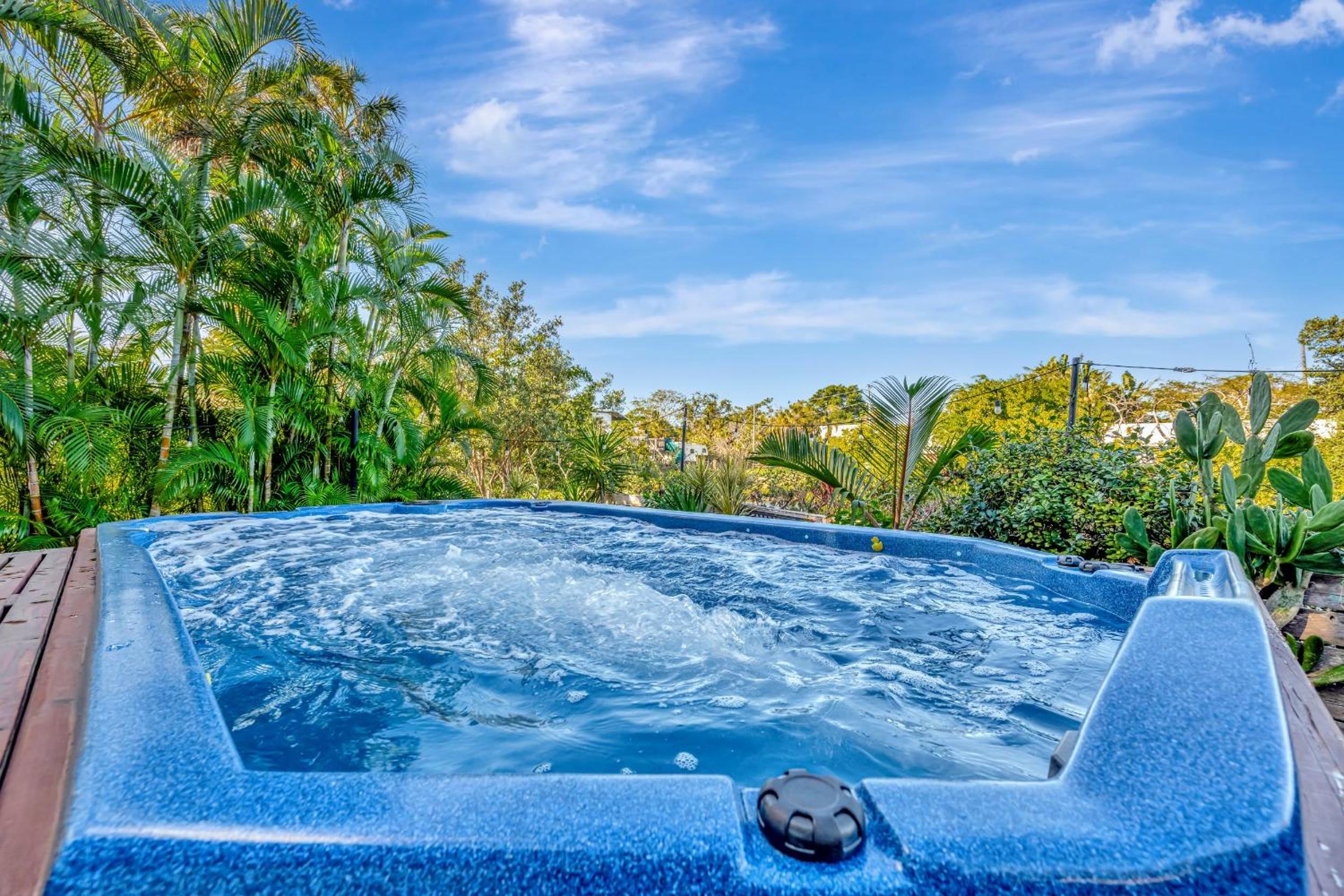 Hot Tub Sleeps 10 Park Your Boat & Trailer