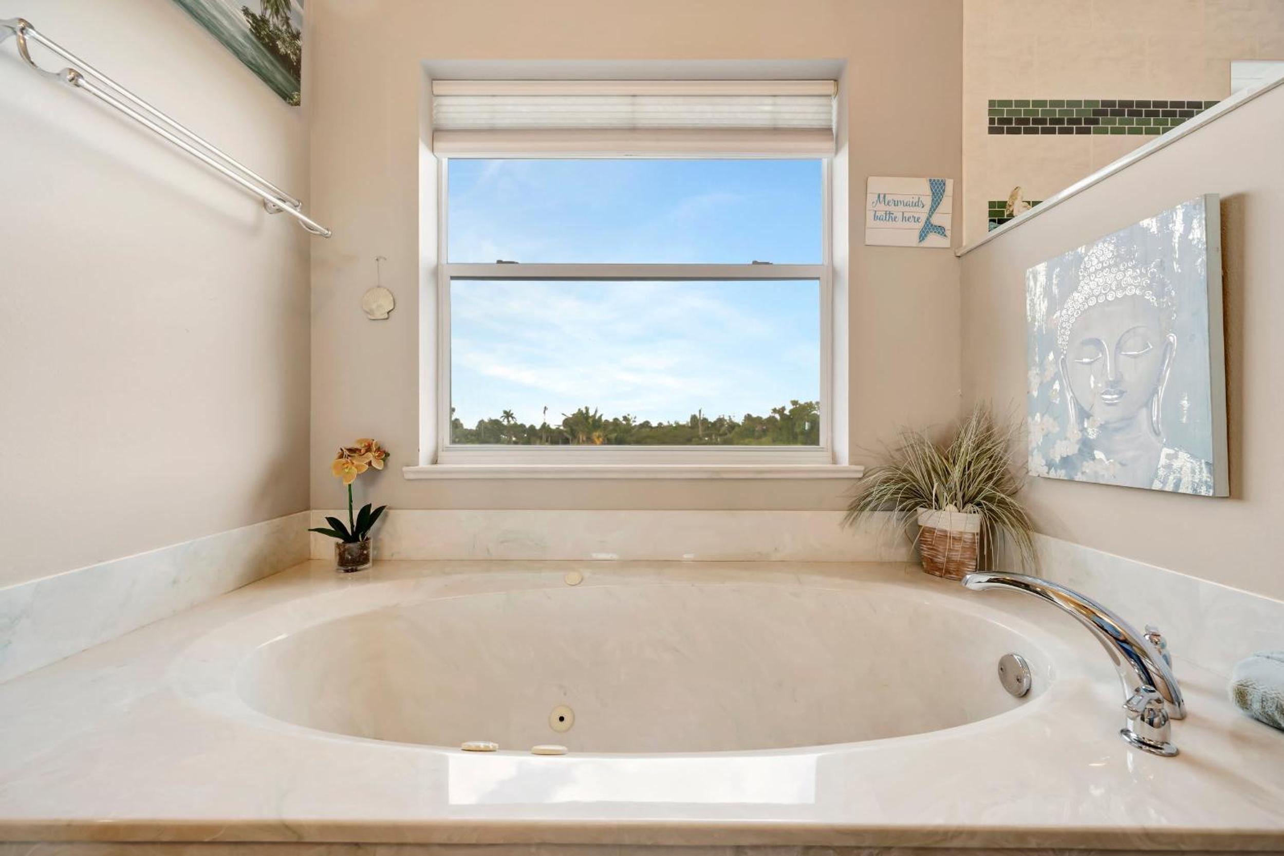 Hot Tub Sleeps 10 Park Your Boat & Trailer