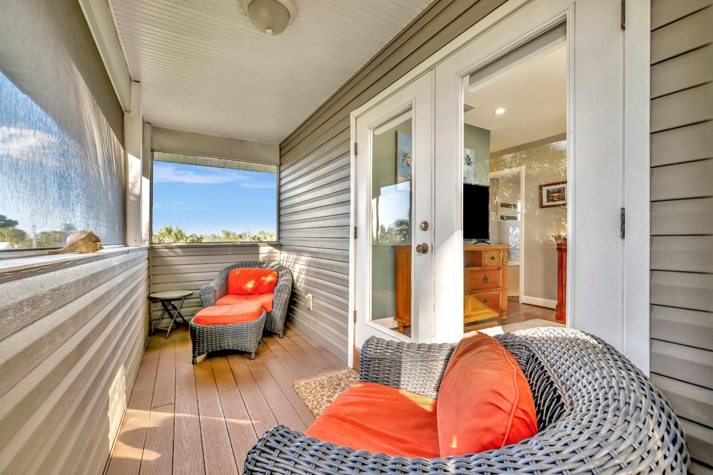 Hot Tub Sleeps 10 Park Your Boat & Trailer