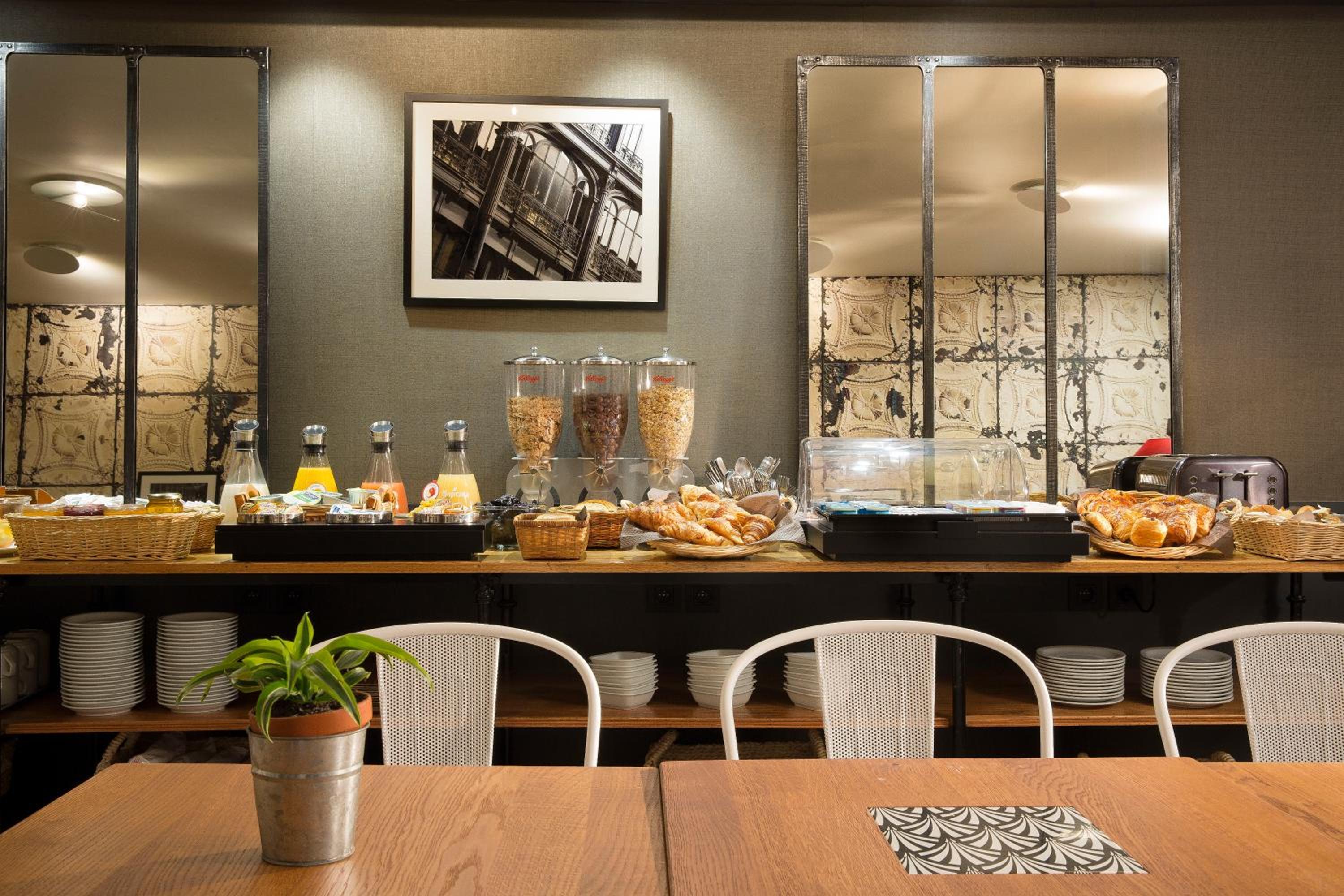 Levallois-Perret Vacations - Hotel Espace Champerret - Property Image 2
