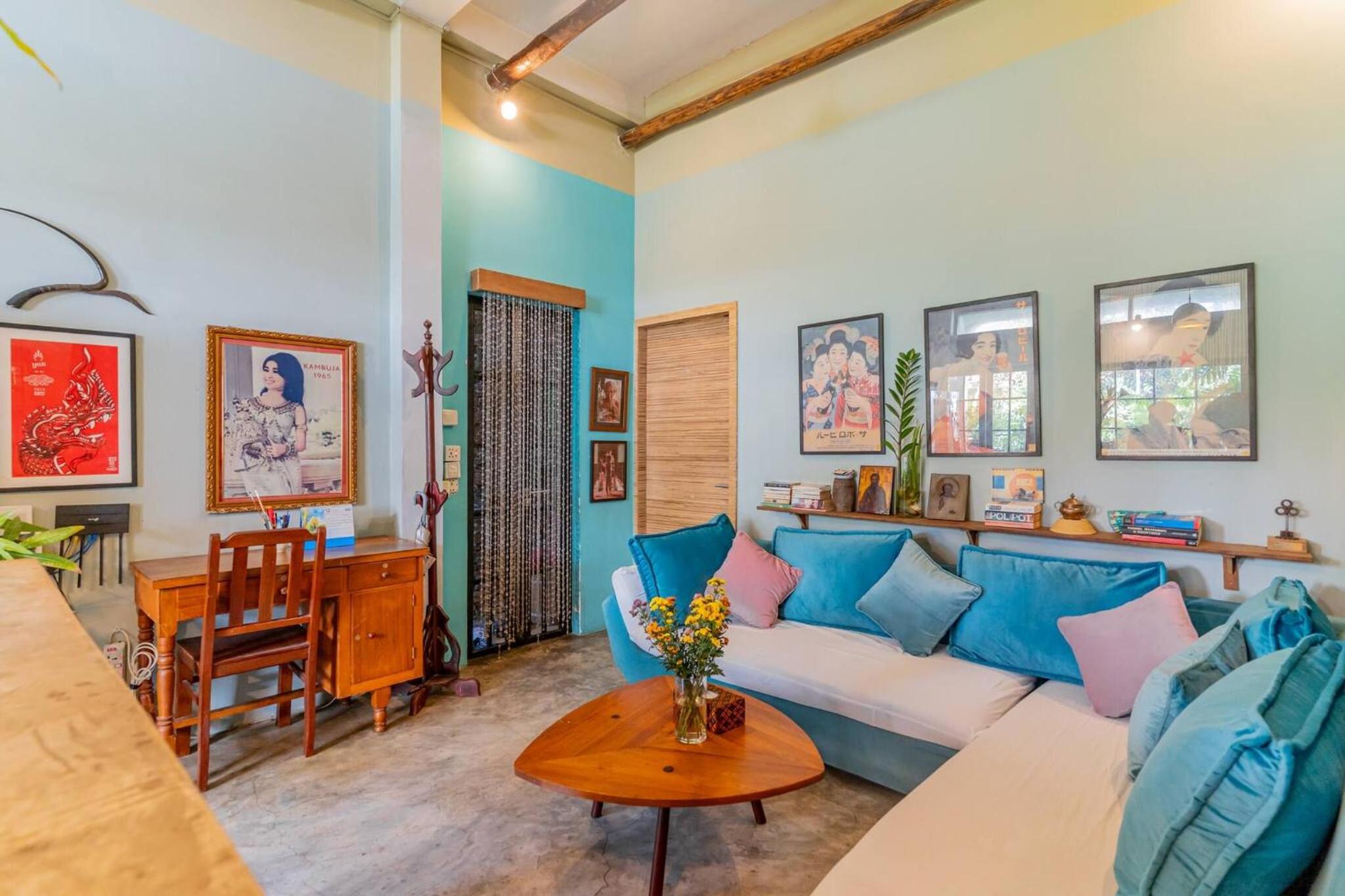 Sarai Room a Cozy Urban Hideaway with Green Balcony