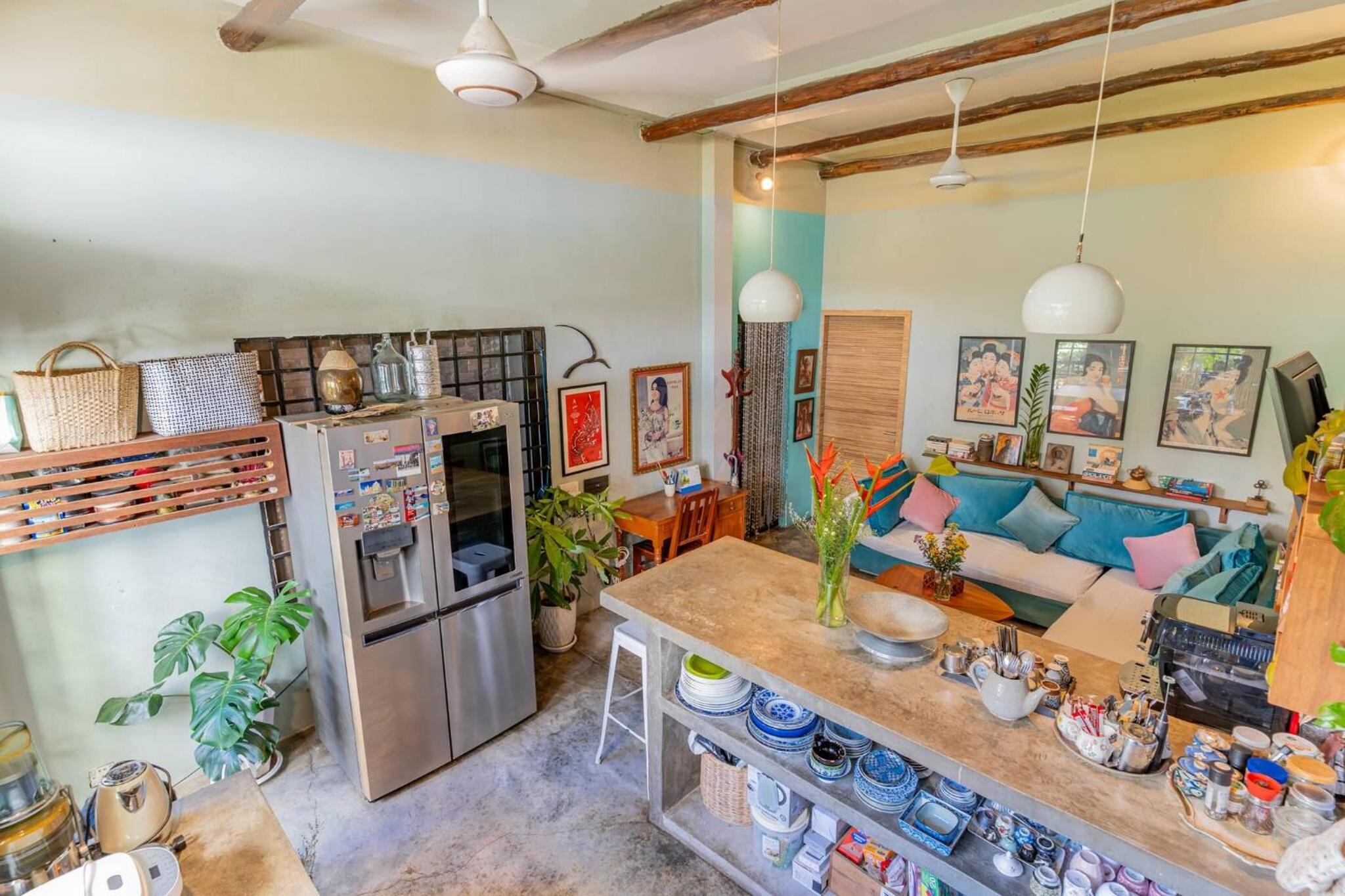 Sarai Room a Cozy Urban Hideaway with Green Balcony