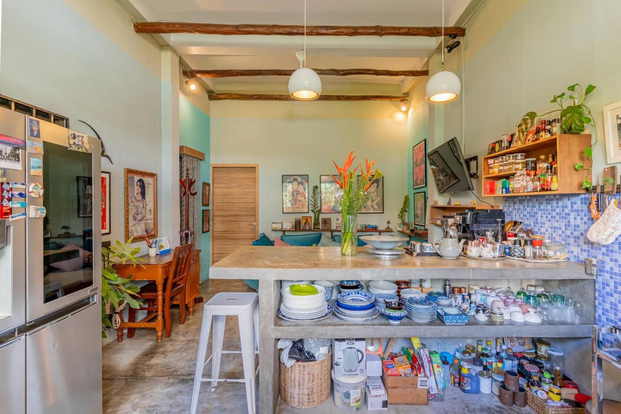 Sarai Room a Cozy Urban Hideaway with Green Balcony