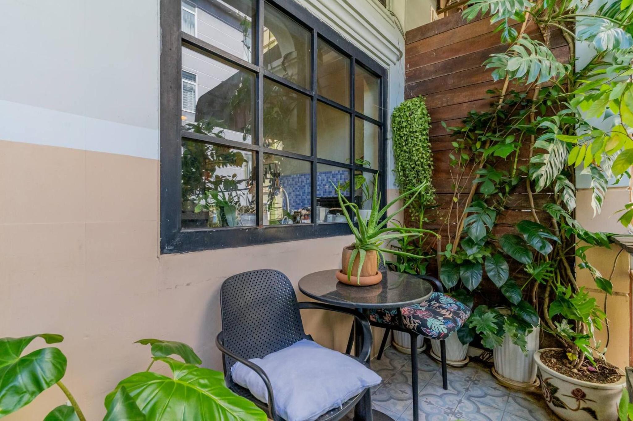 Sarai Room a Cozy Urban Hideaway with Green Balcony