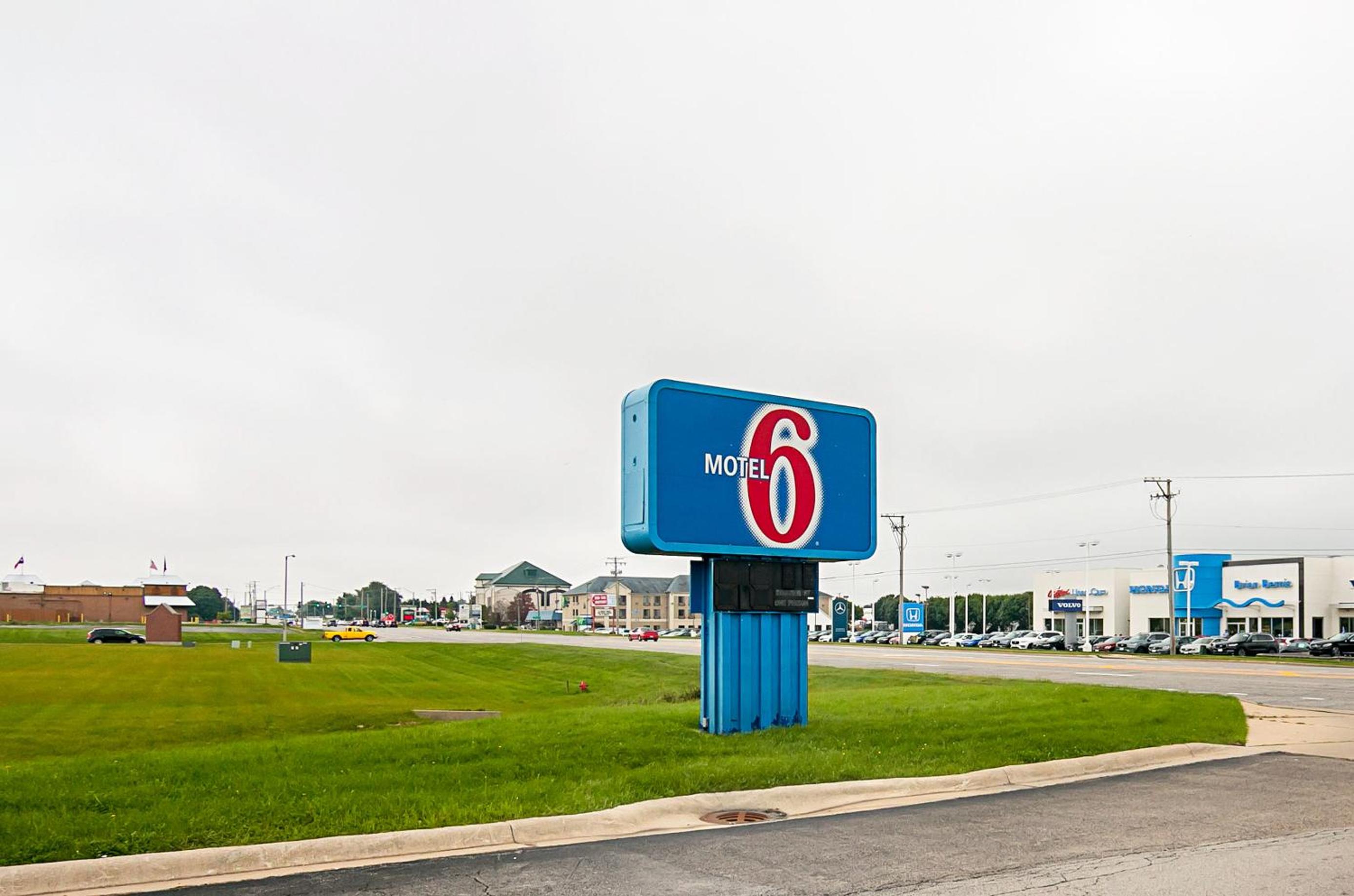 Motel 6-Sycamore, IL view 4