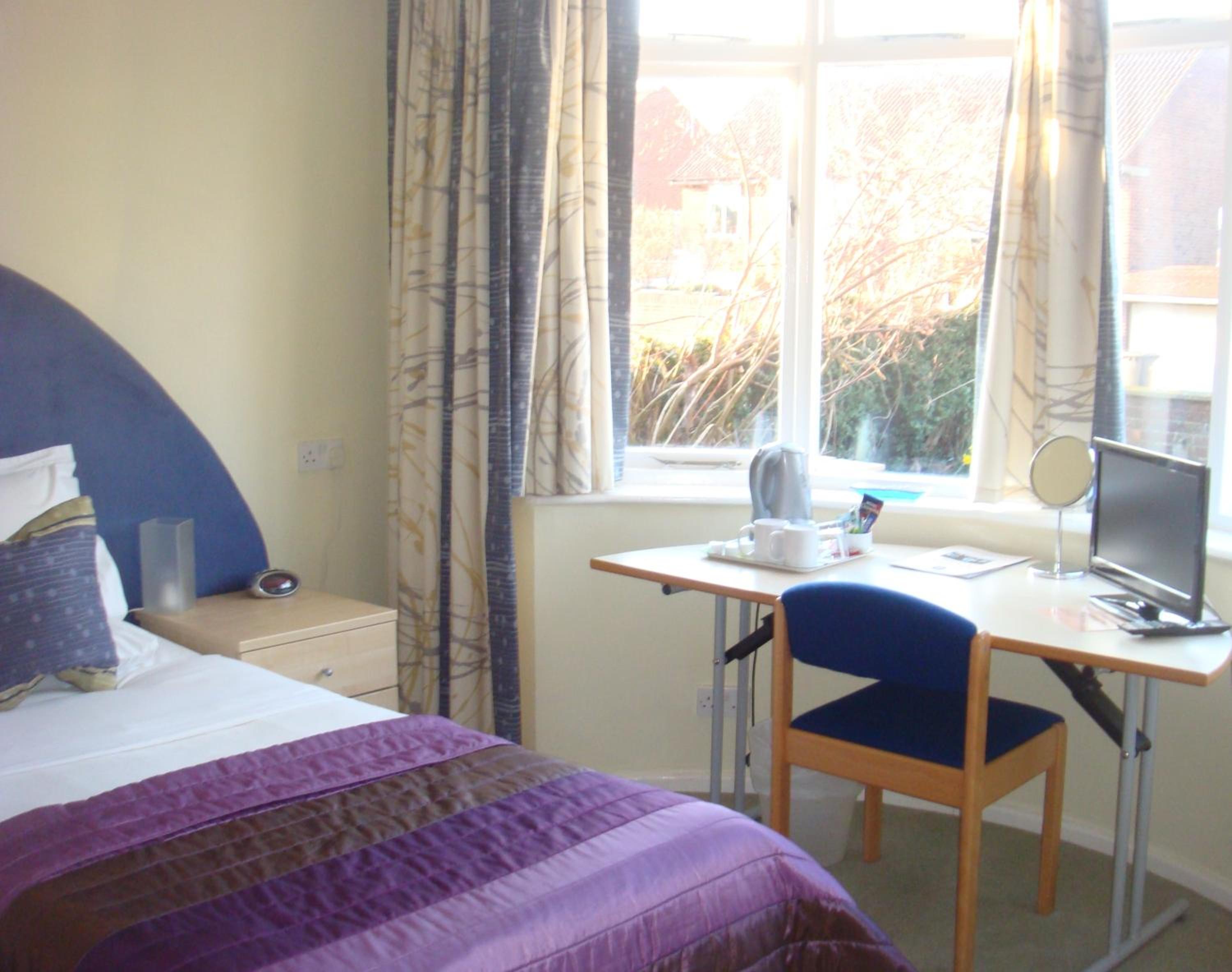 High Wycombe Vacations - Malvern House - Property Image 4