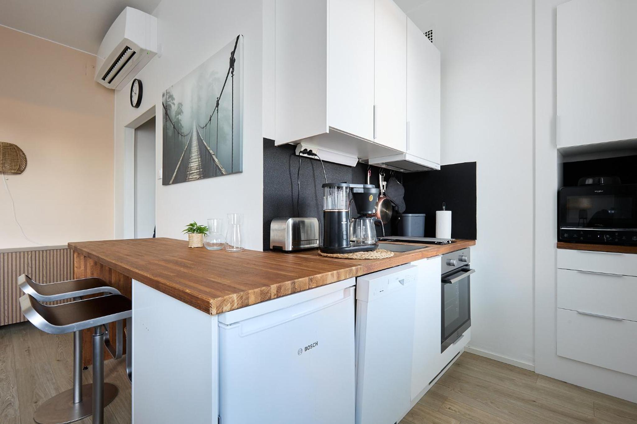 Beautiful Studio in Heart of Downtown
