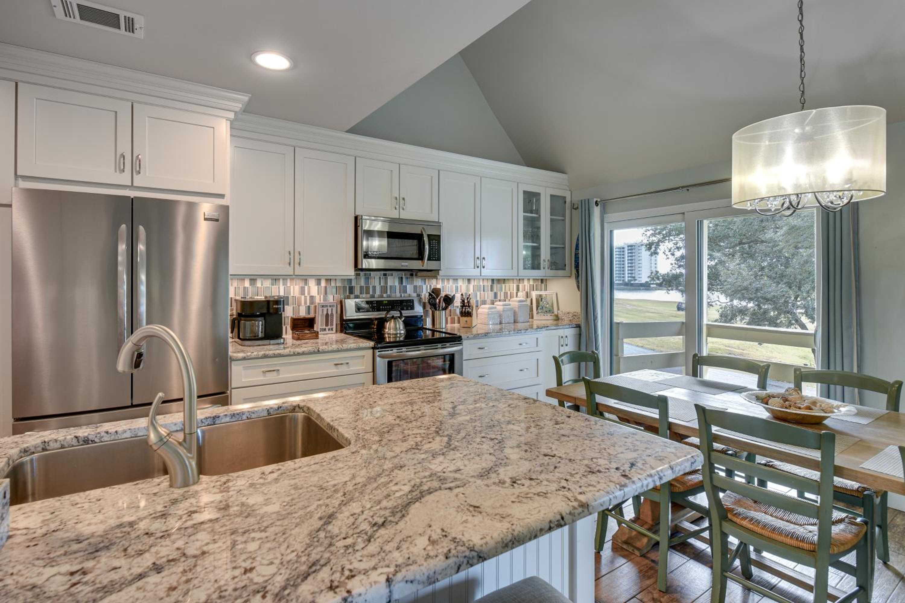 Walkable Beach Retreat! Miramar Resort Condo