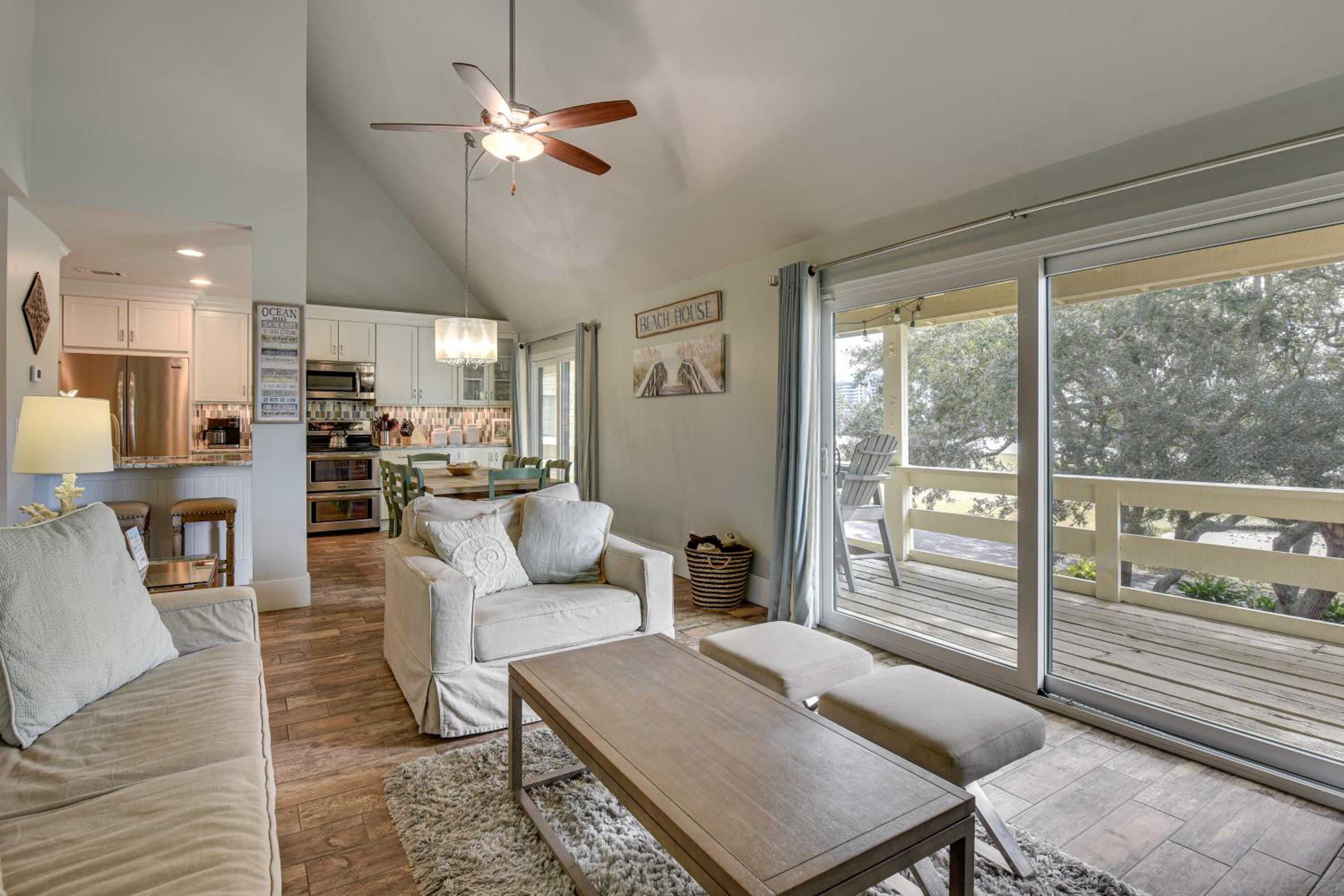Walkable Beach Retreat! Miramar Resort Condo