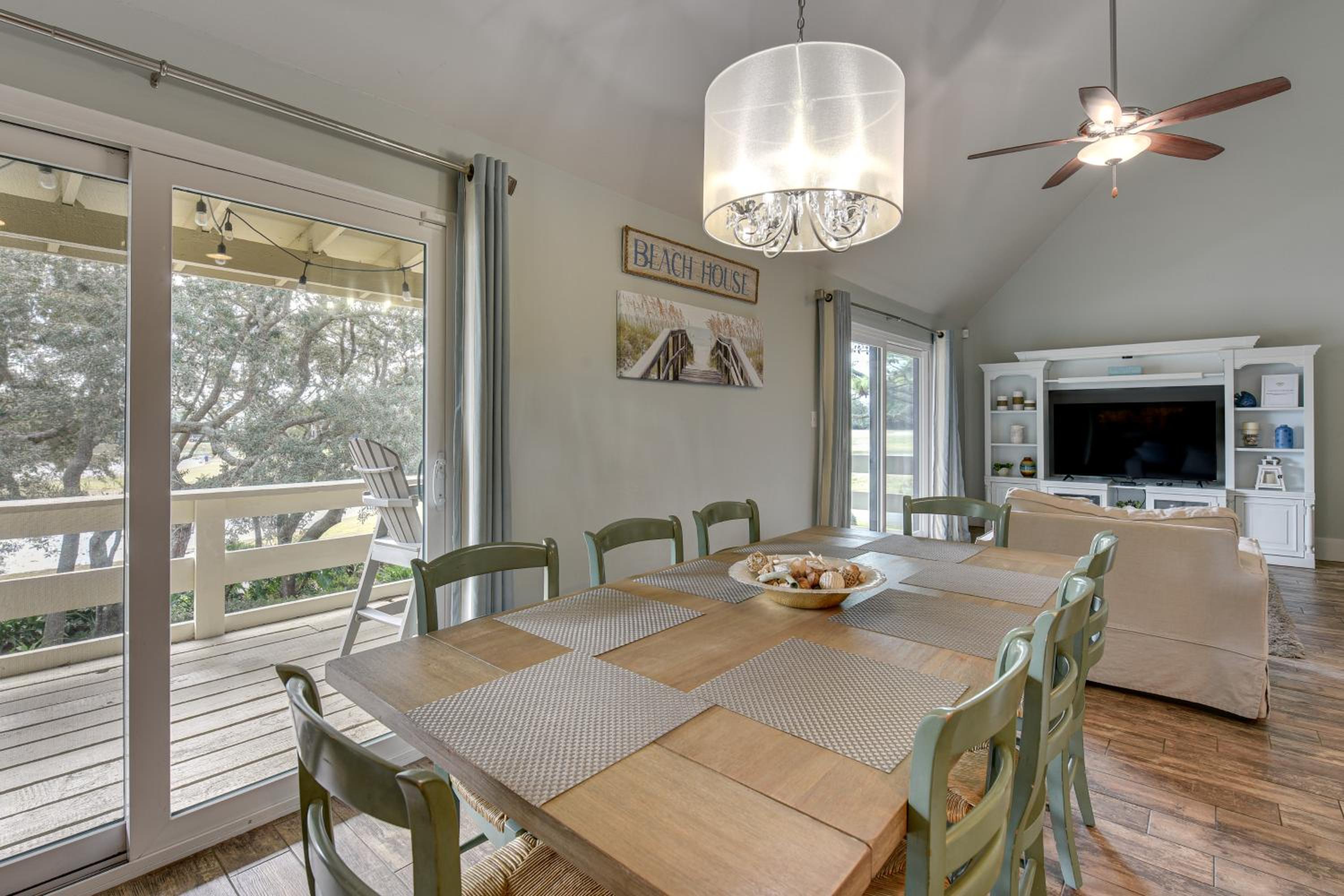 Walkable Beach Retreat! Miramar Resort Condo