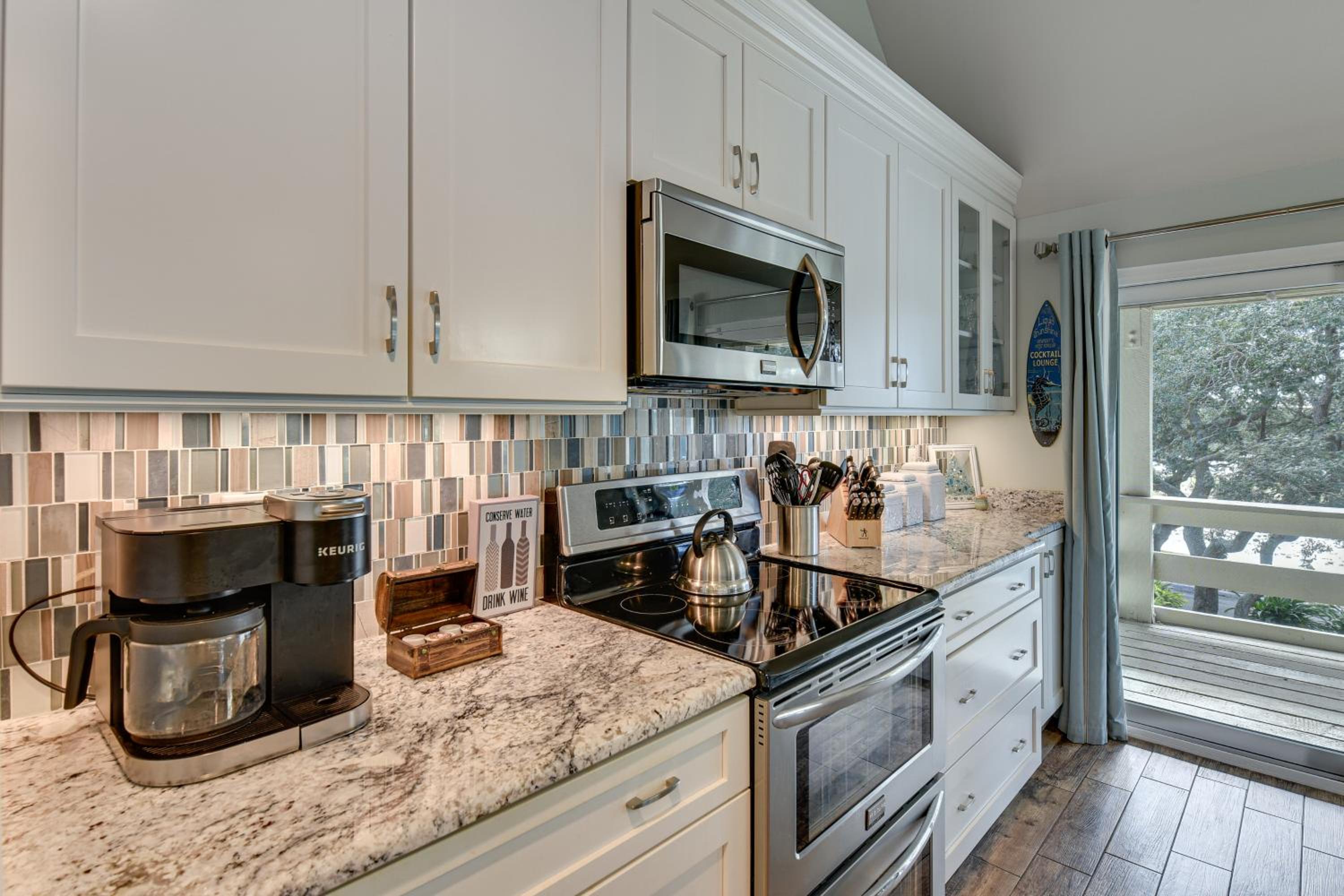 Walkable Beach Retreat! Miramar Resort Condo