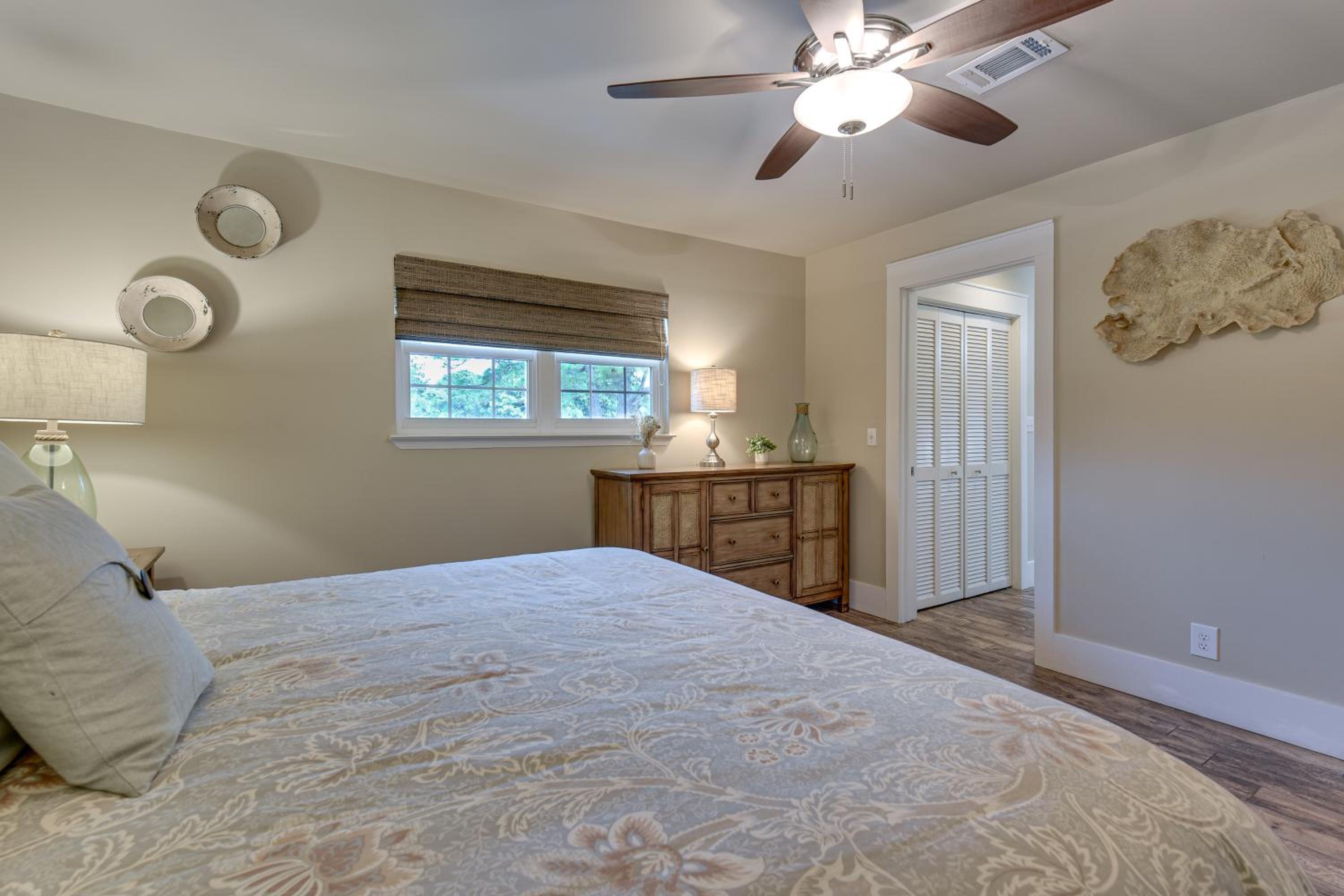 Walkable Beach Retreat! Miramar Resort Condo