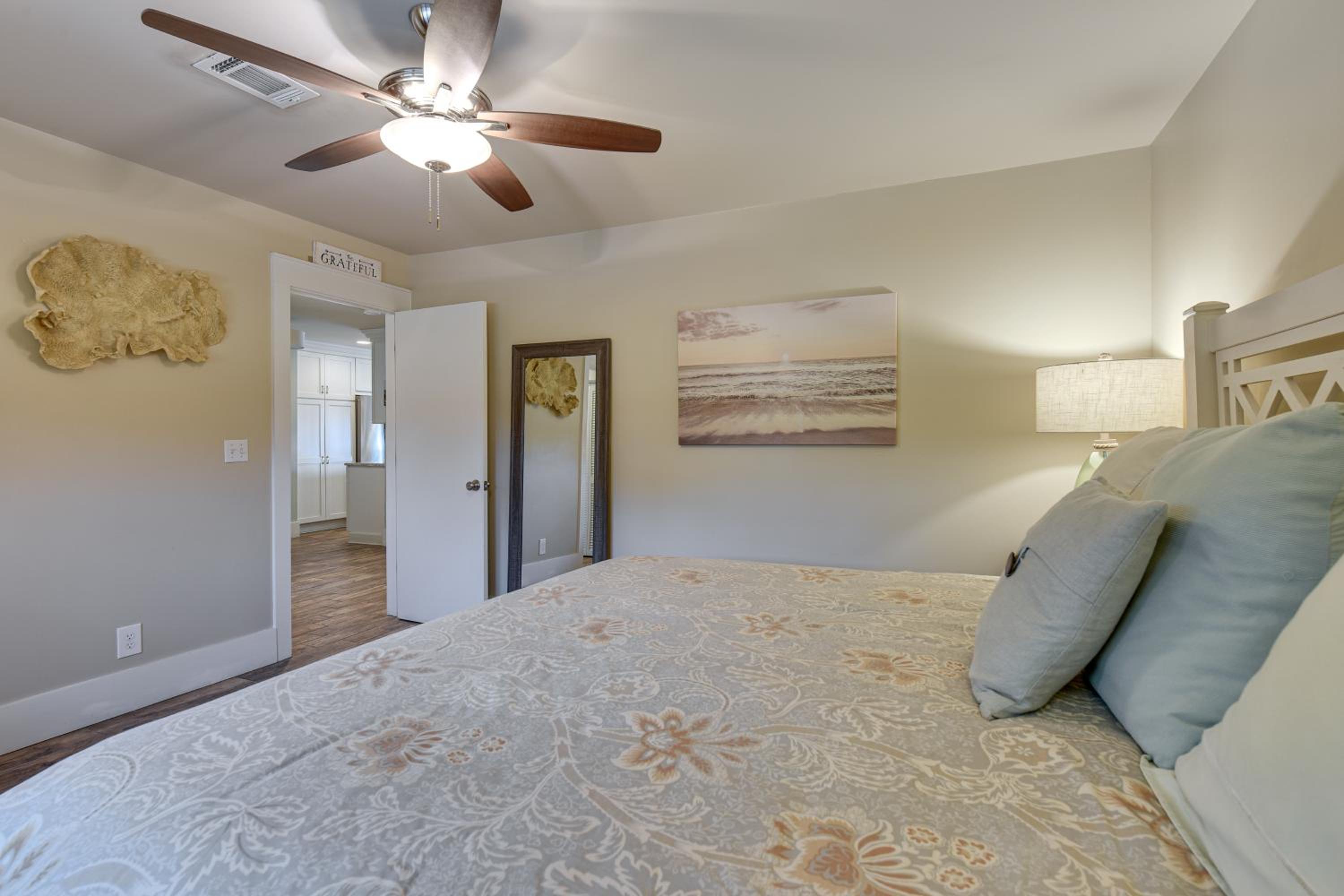 Walkable Beach Retreat! Miramar Resort Condo