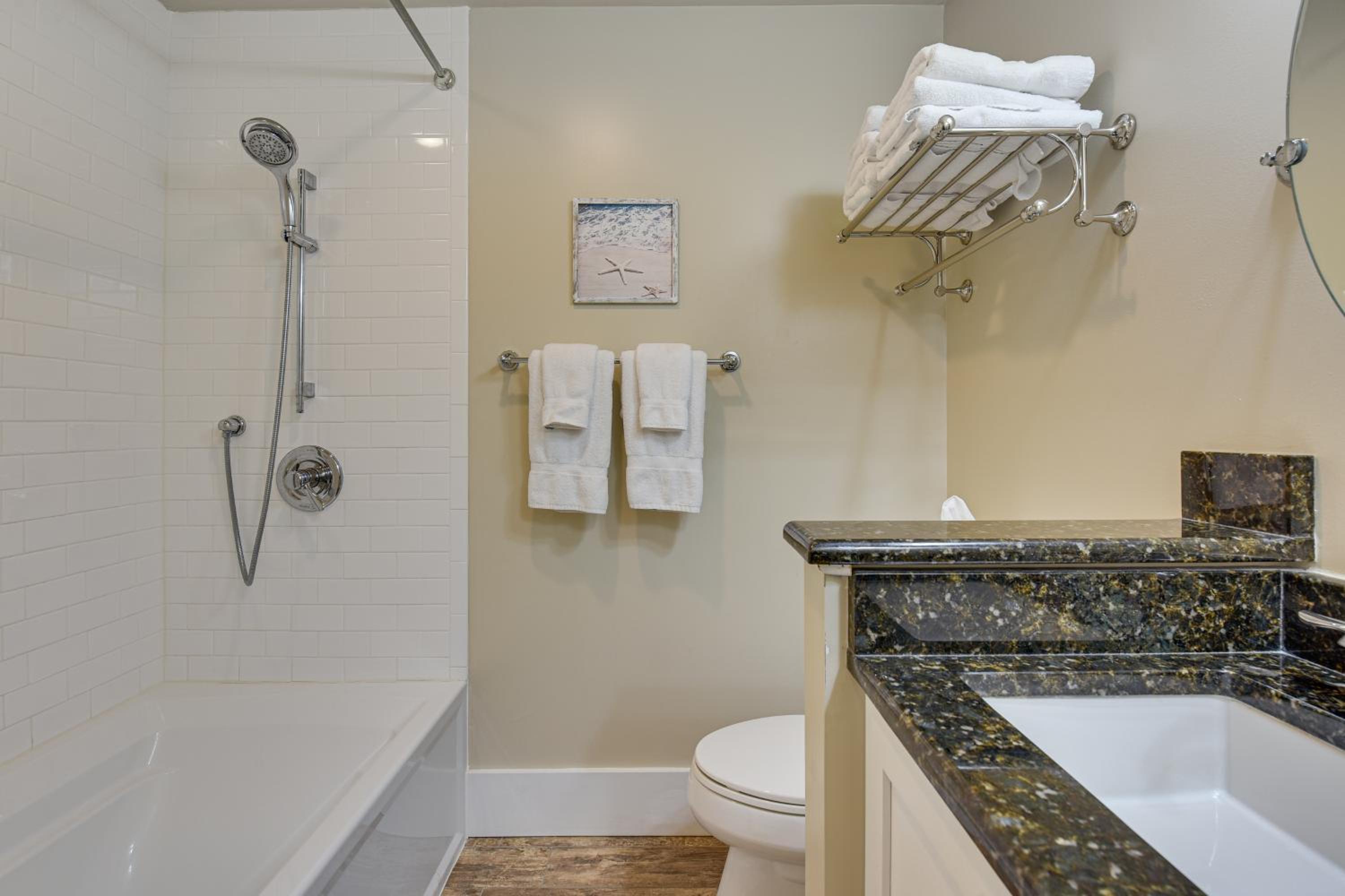 Walkable Beach Retreat! Miramar Resort Condo