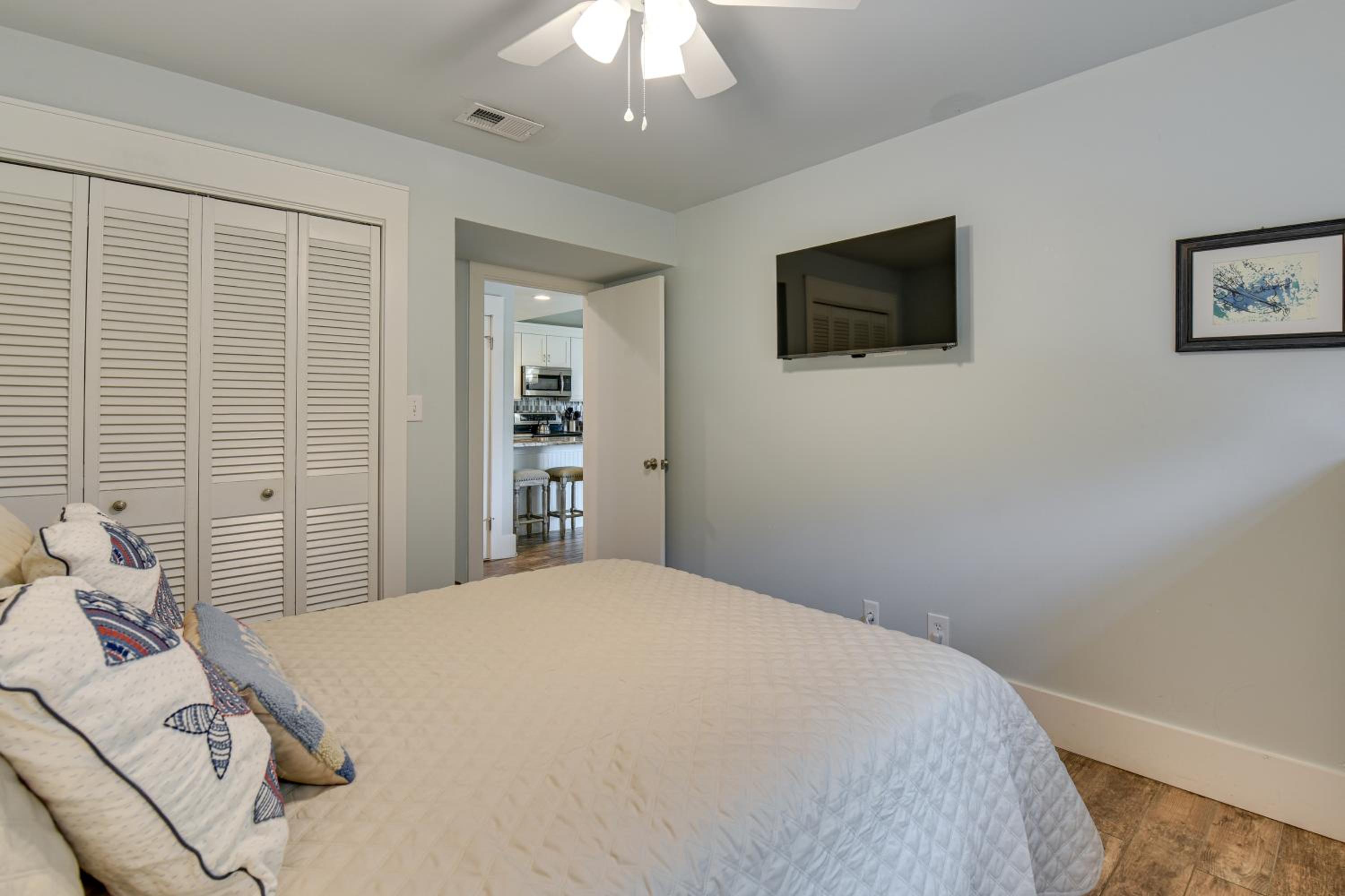 Walkable Beach Retreat! Miramar Resort Condo