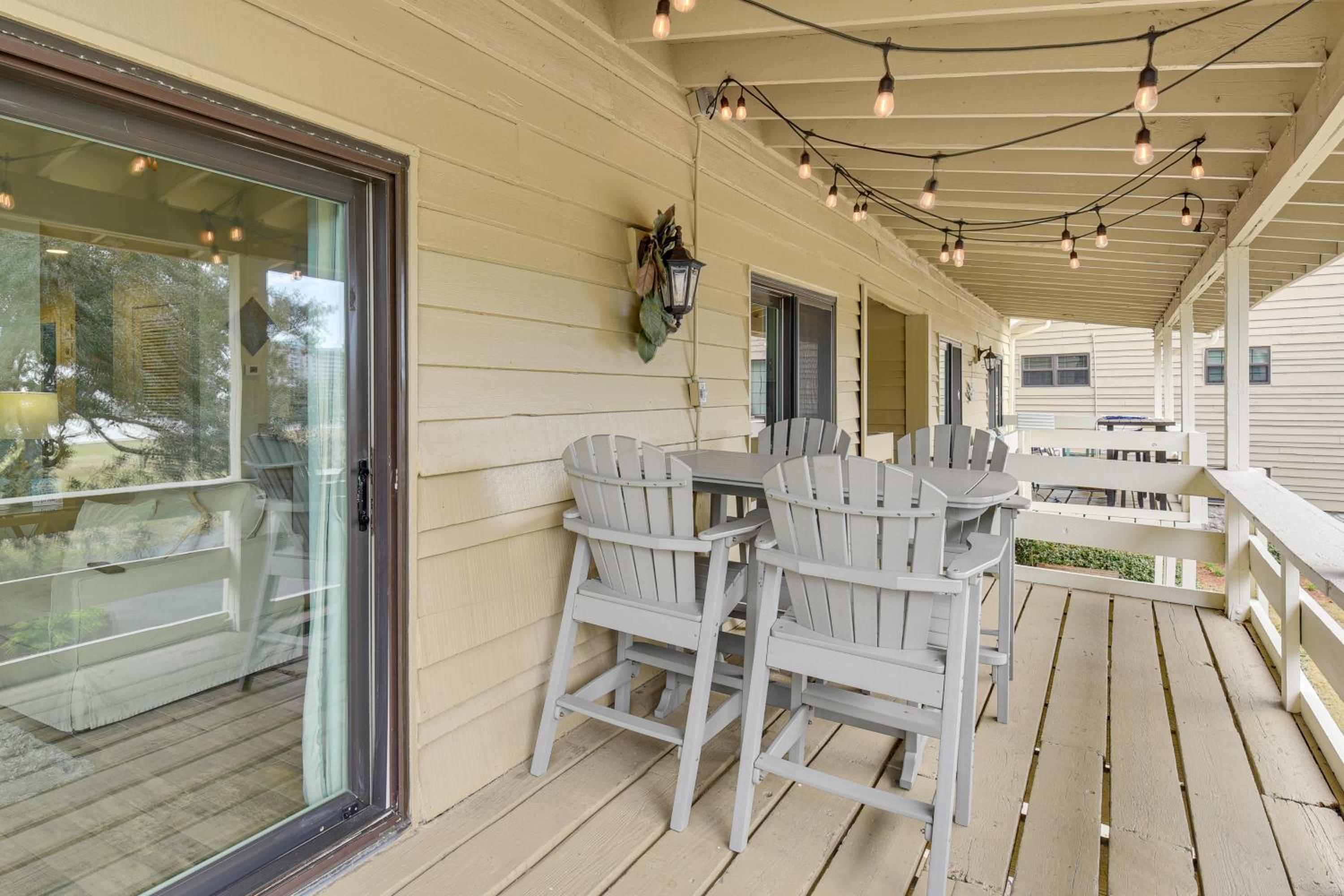 Walkable Beach Retreat! Miramar Resort Condo