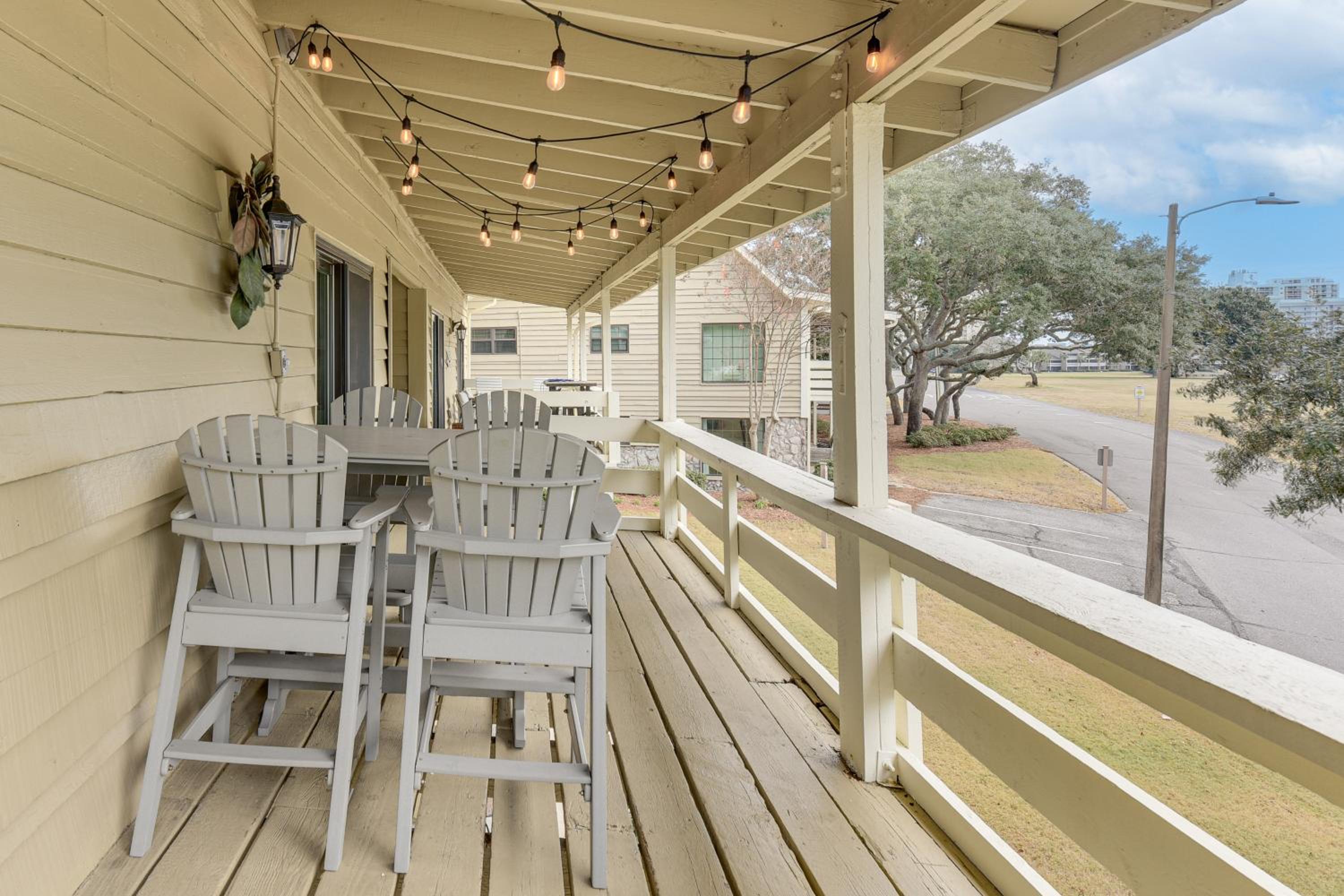 Walkable Beach Retreat! Miramar Resort Condo