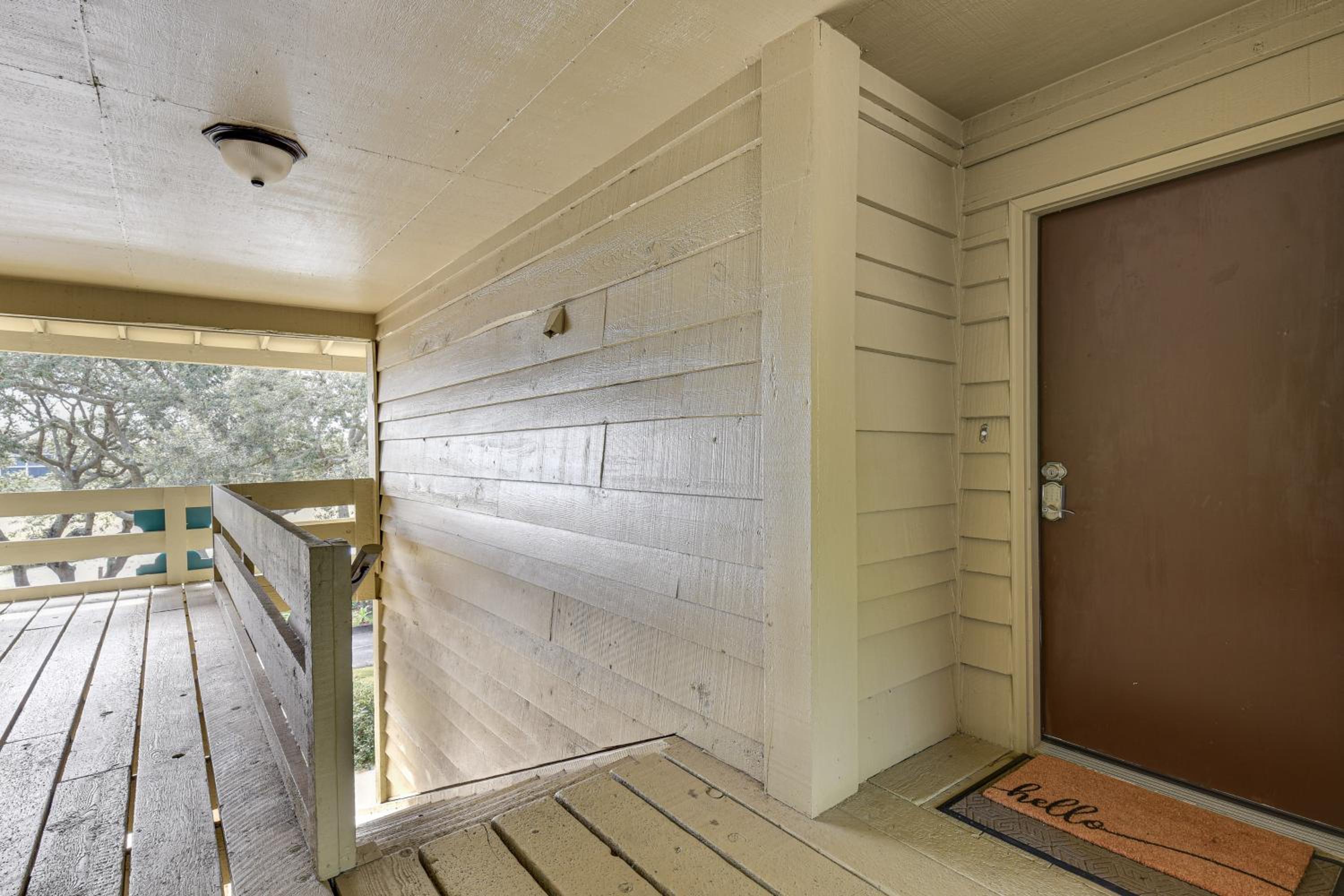 Walkable Beach Retreat! Miramar Resort Condo